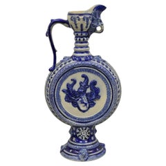 Antica brocca in gres Westerwald tedesco blu cobalto figurata