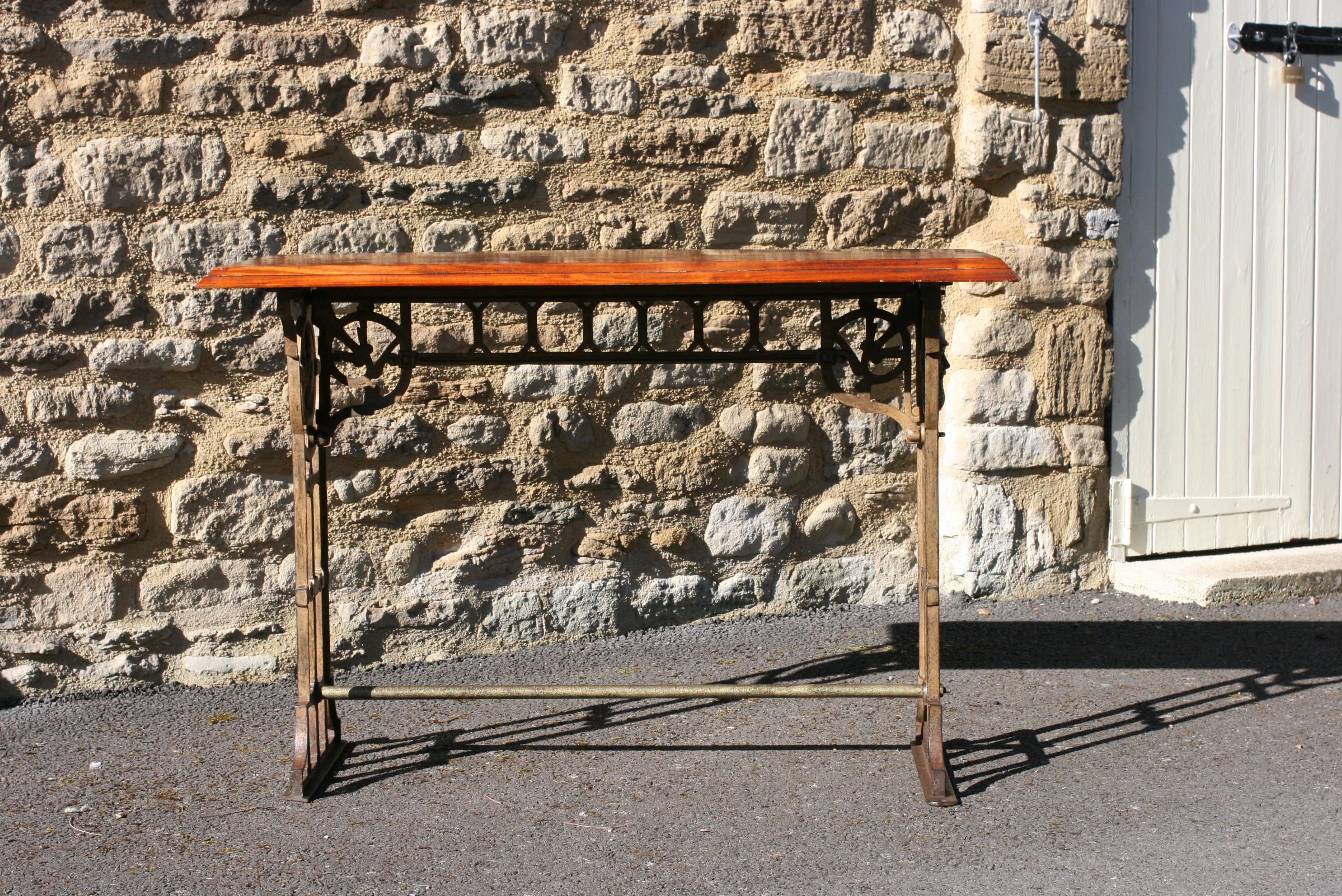 Britannique Antiquités W.G. Table de pub Grace en vente