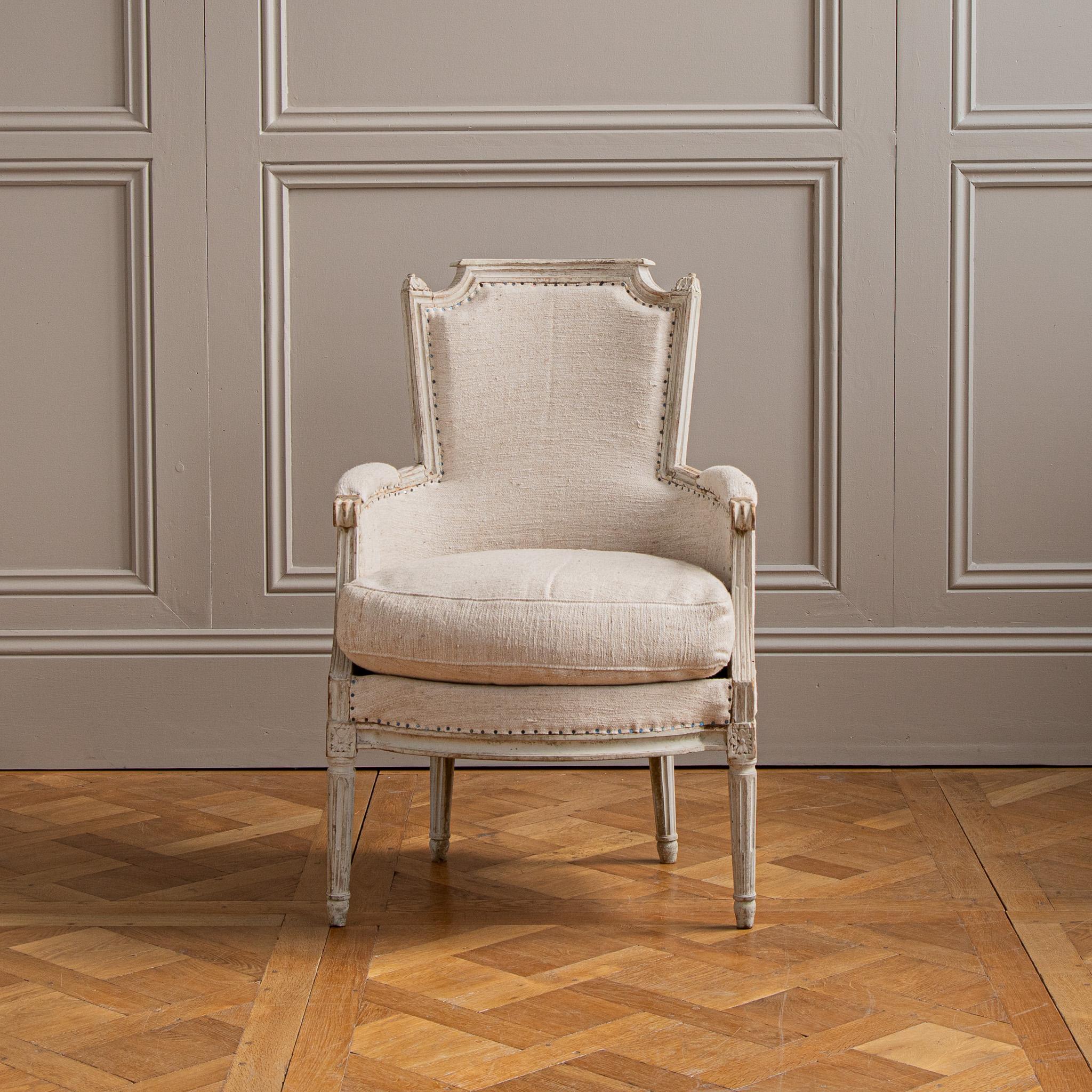 Antique White Bergere Armchairs Late 19th century French Armchairs In Good Condition For Sale In London, Park Royal