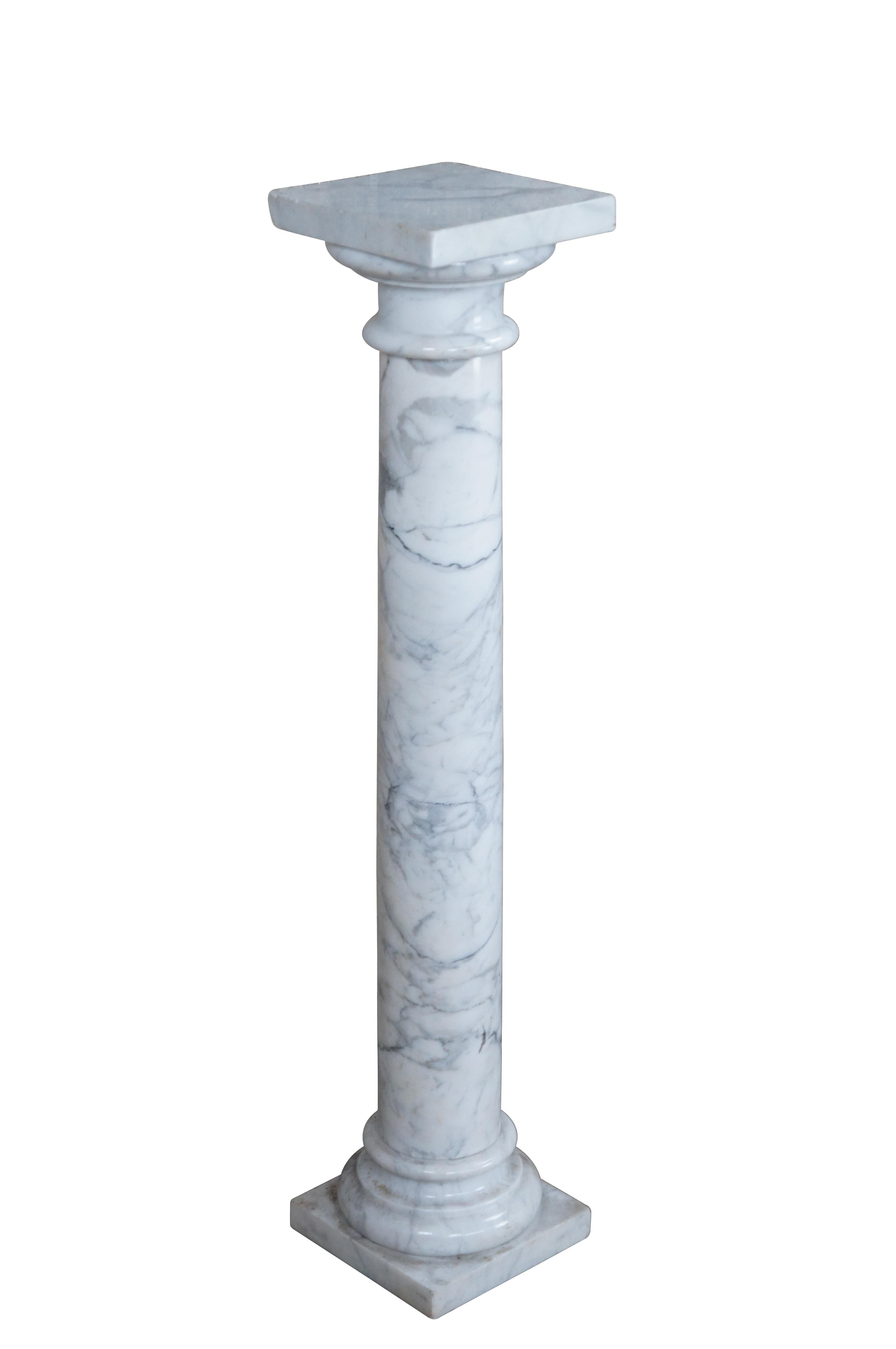 Néoclassique Ancienne sculpture de colonne en marbre blanc Cararra Bust Pedestal Stand 40