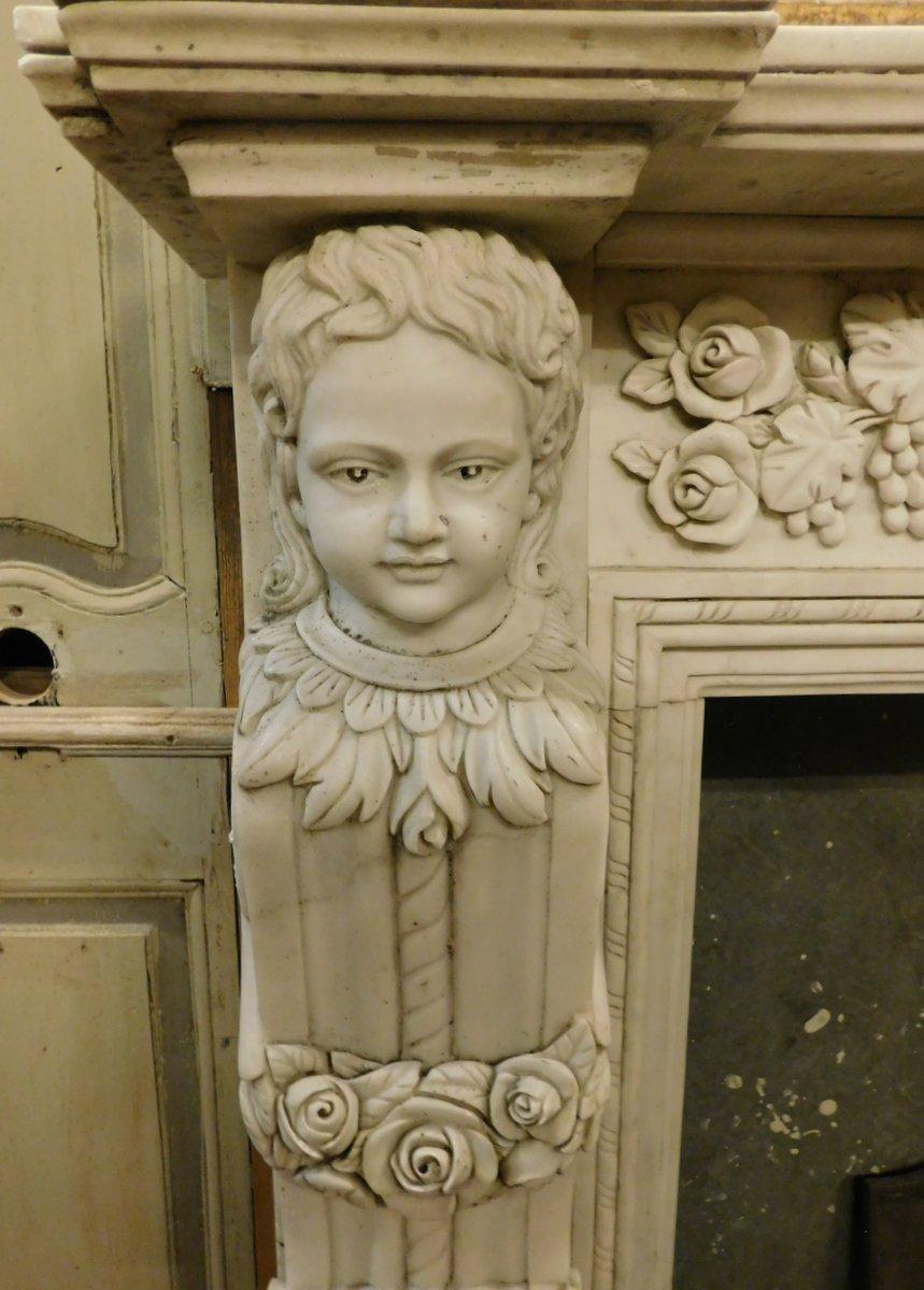 Antique White Carrara Marble Fireplace, Carved Caryatids, 19th Century Italy In Good Condition For Sale In Cuneo, Italy (CN)