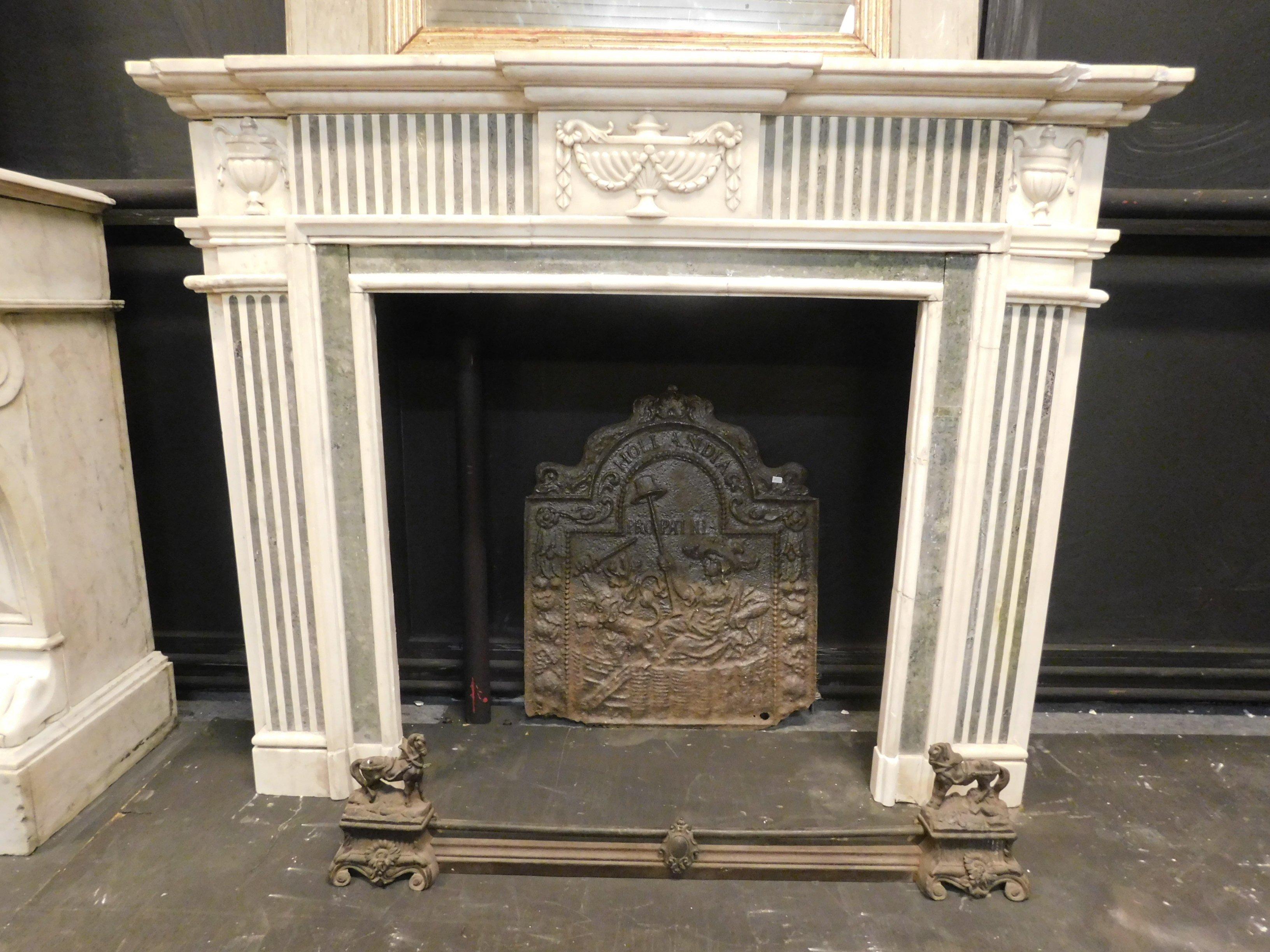 Antique mantel fireplace in white Carrara marble inlaid with Verde Alpi marble, built in the early 19th century, for a noble palace in northern Italy (Genoa).
Elegant and refined, suitable for all environments, both for modern and classic, perfect