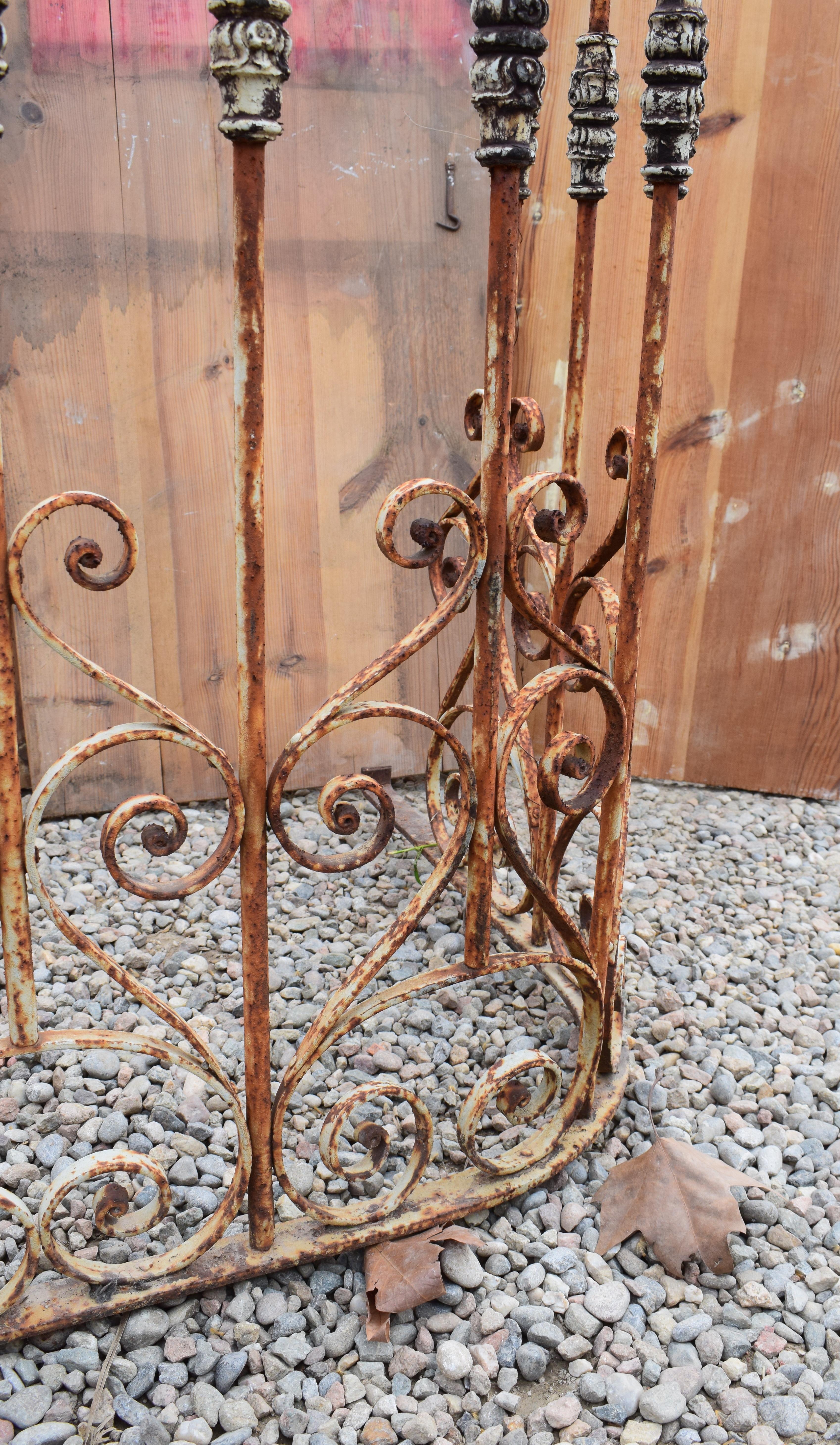 Antique White French Wrought Iron Balcony Railing, 19th Century For Sale 5