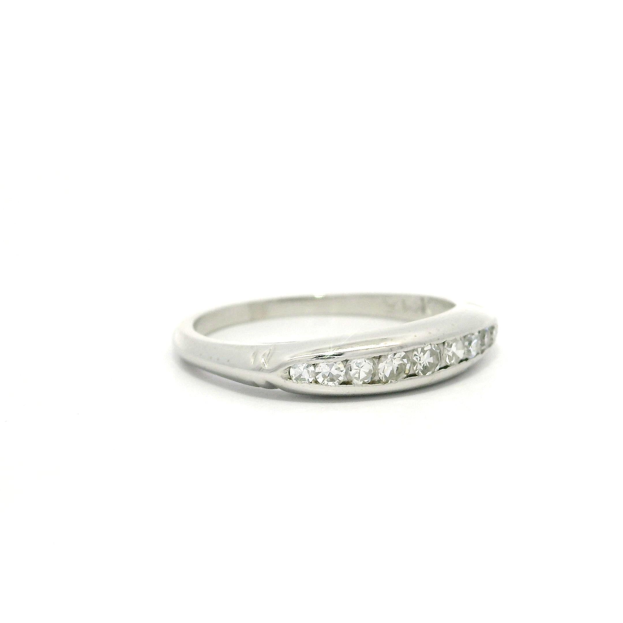 Antiker Weißgold 0,25ctw Single Cut Channel Set Diamant Stack Band Ring im Angebot 5