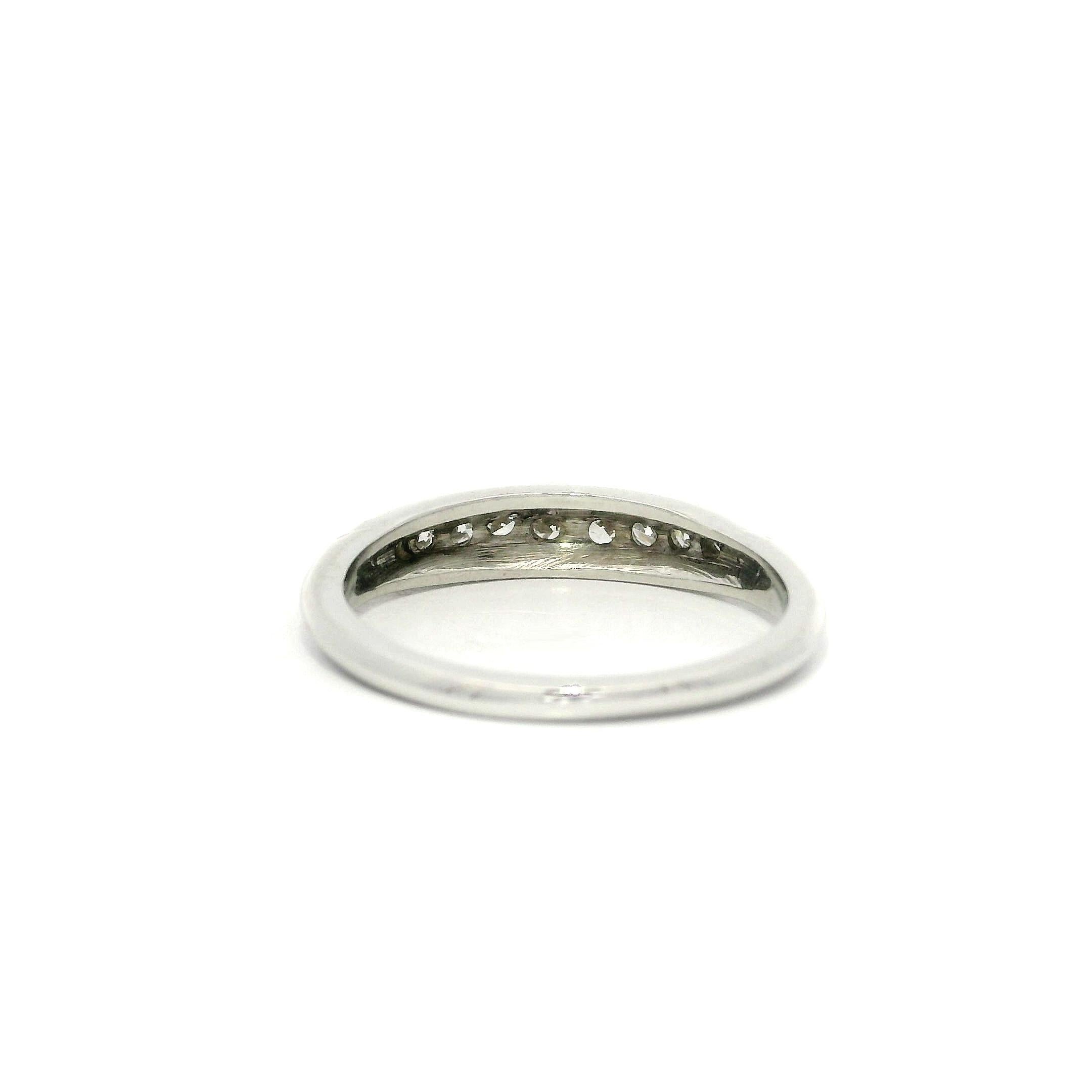 Antiker Weißgold 0,25ctw Single Cut Channel Set Diamant Stack Band Ring im Angebot 3