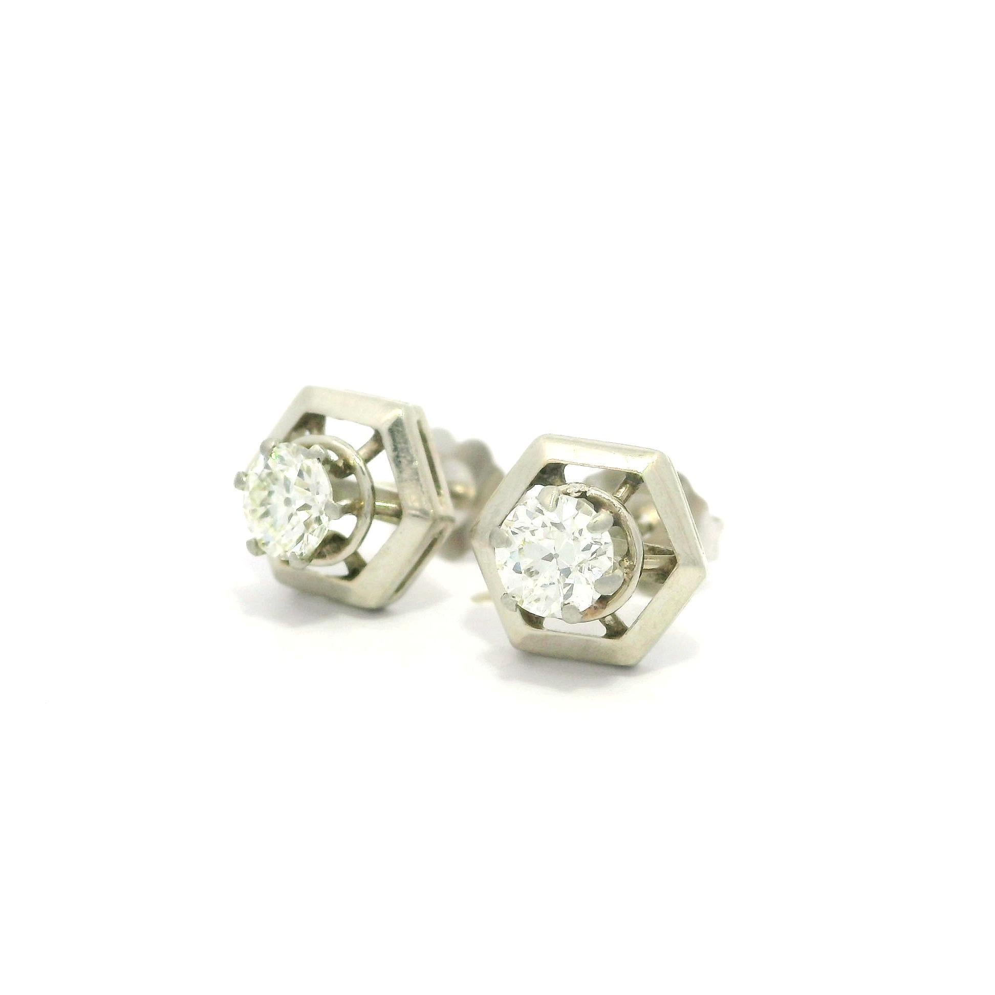 Clous d'oreilles hexagonaux en or blanc ancien et diamant flottant européen de 0,66 carat en vente 6
