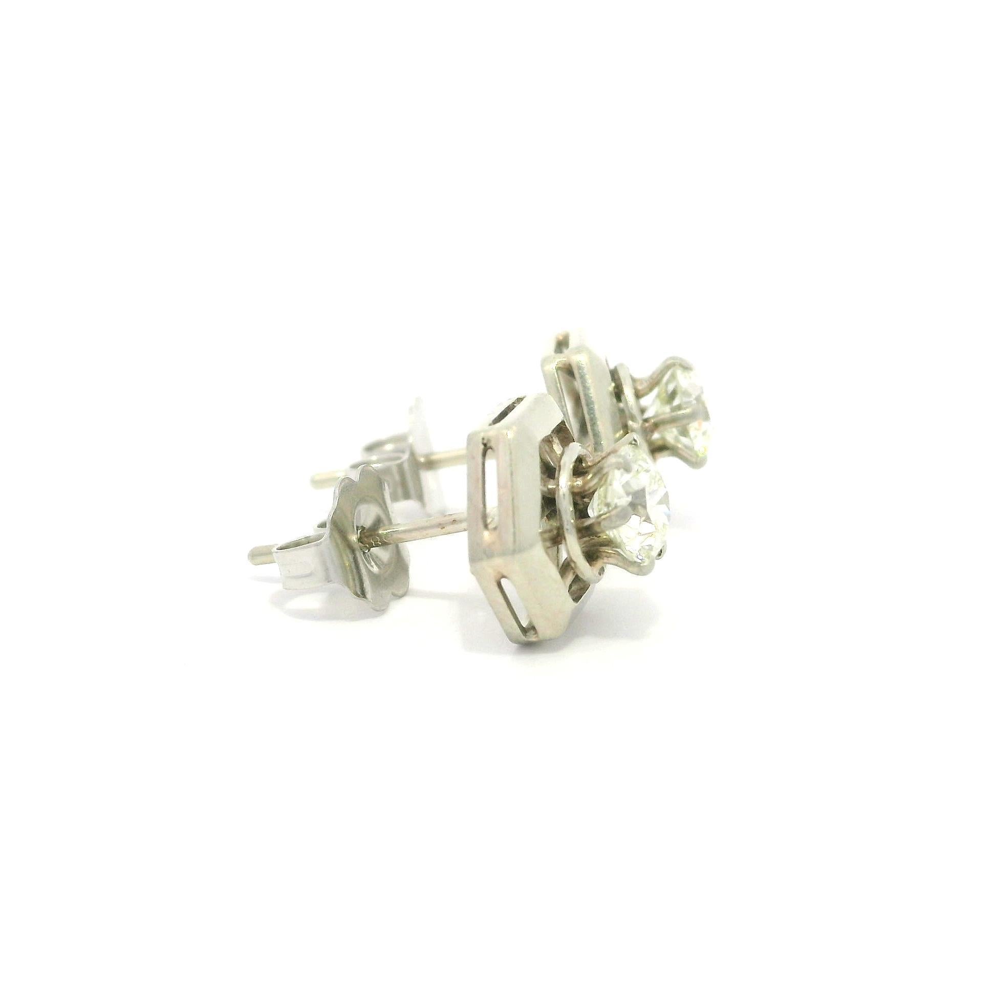 Clous d'oreilles hexagonaux en or blanc ancien et diamant flottant européen de 0,66 carat en vente 2