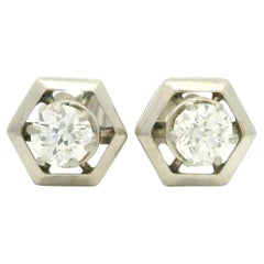 Clous d'oreilles hexagonaux en or blanc ancien et diamant flottant européen de 0,66 carat