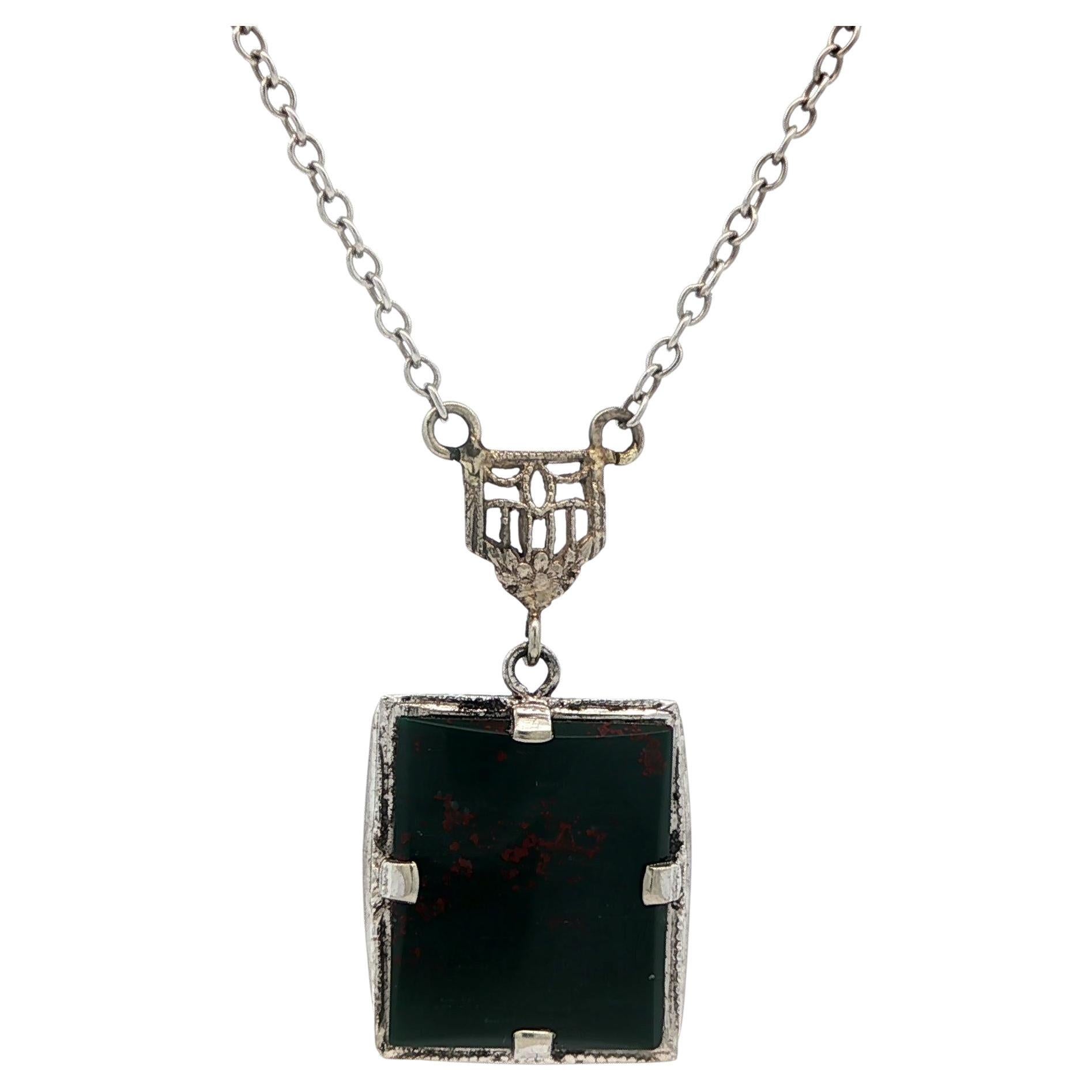 Ciondolo in oro bianco antico con pietra di sangue, collana A Link da 16,5".