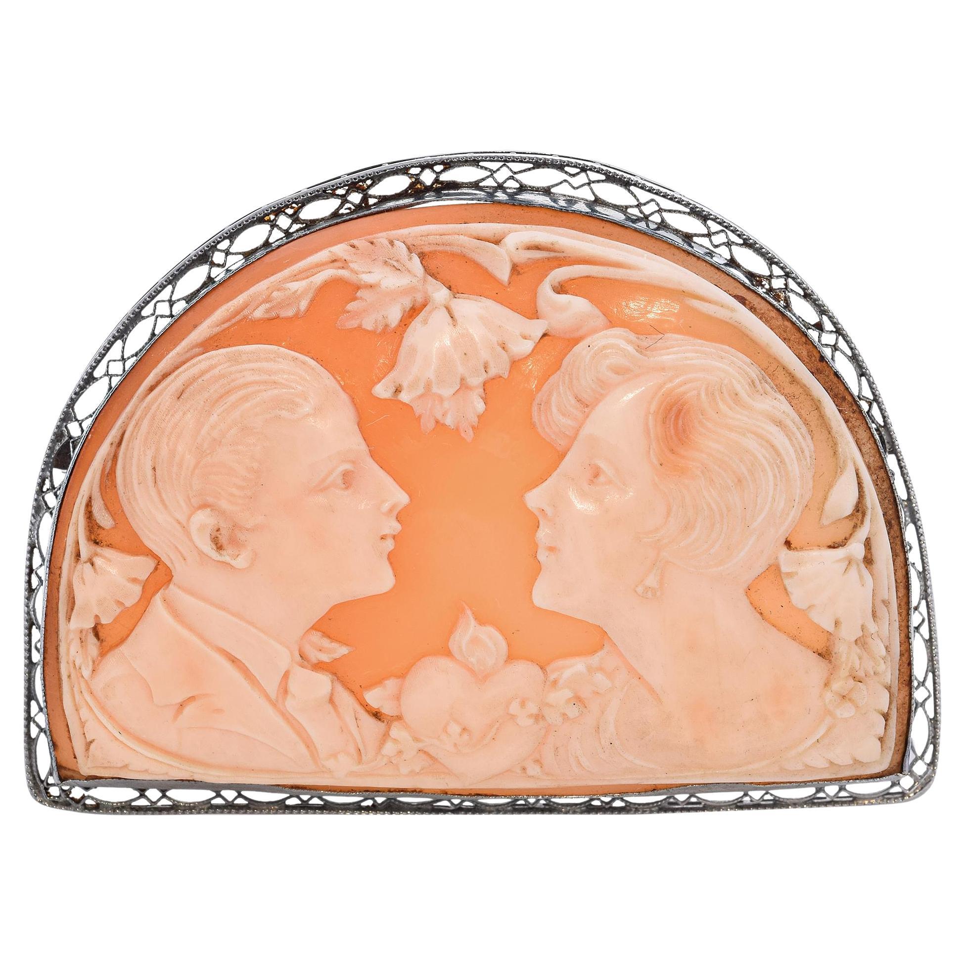 Spilla a cammeo "Matrimonio edoardiano" in oro bianco antico in vendita