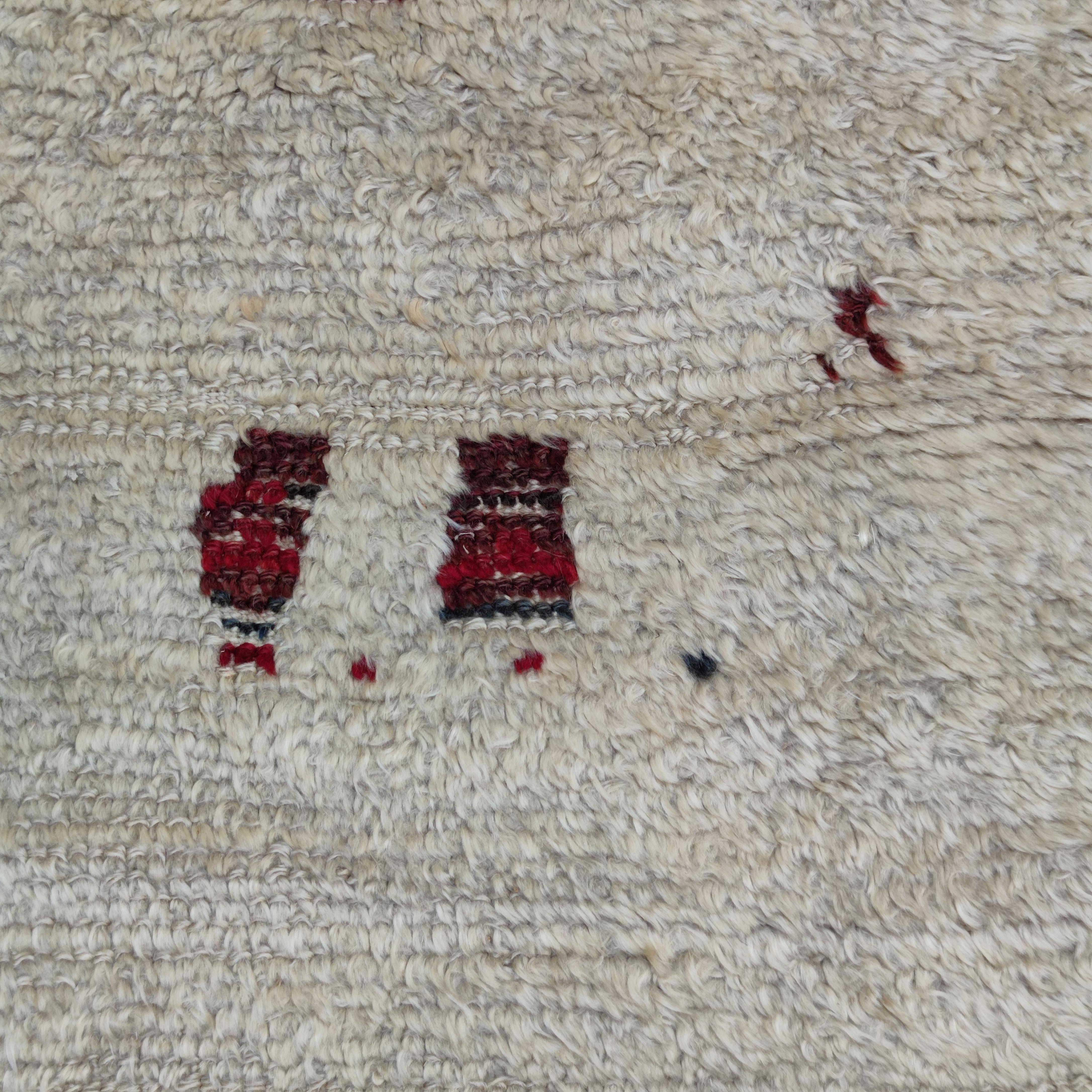 Ancien tapis de prière anatolien Tulu à fond blanc en vente 3