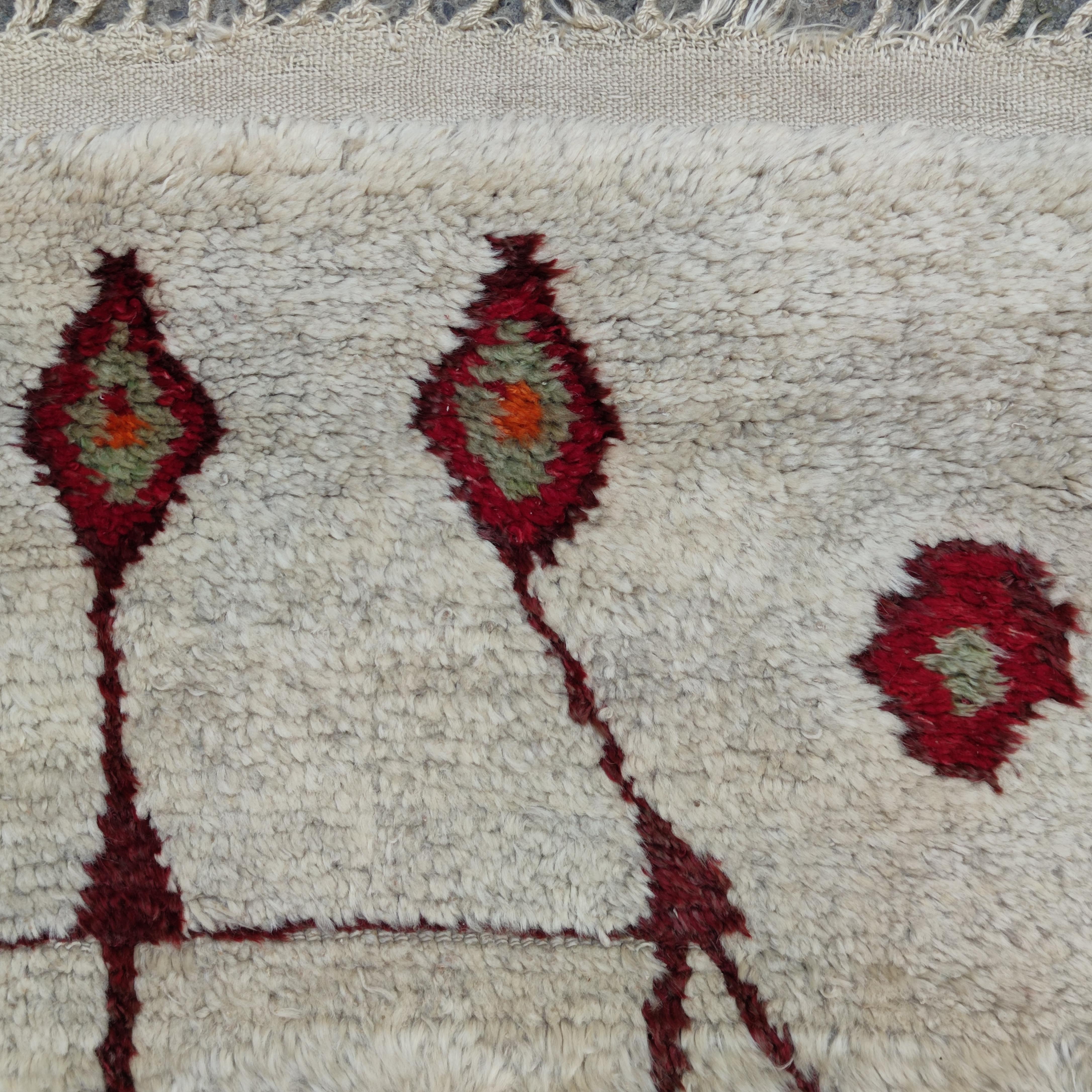 Ancien tapis de prière anatolien Tulu à fond blanc Bon état - En vente à Milan, IT