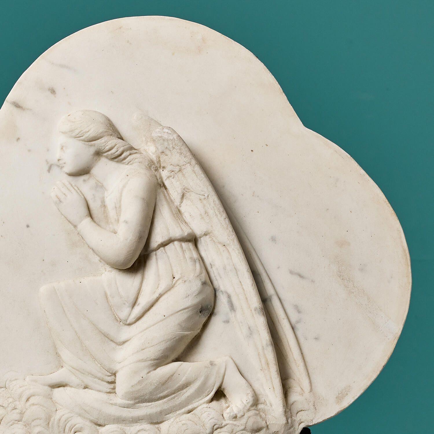 XIXe siècle Antique Plaque d'ange en marbre blanc sur Stand en vente