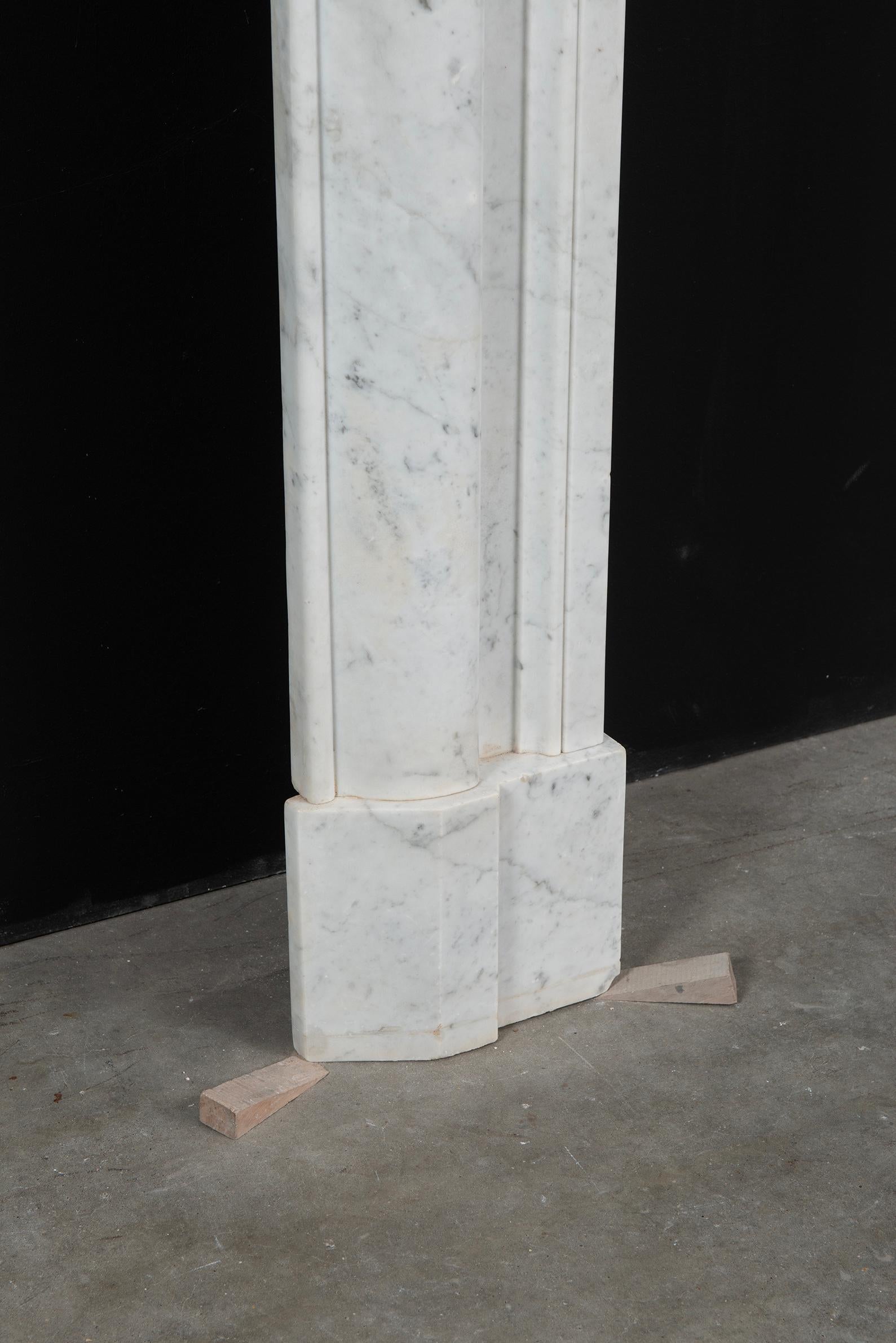 Repisa de chimenea de mármol blanco antiguo en venta 7