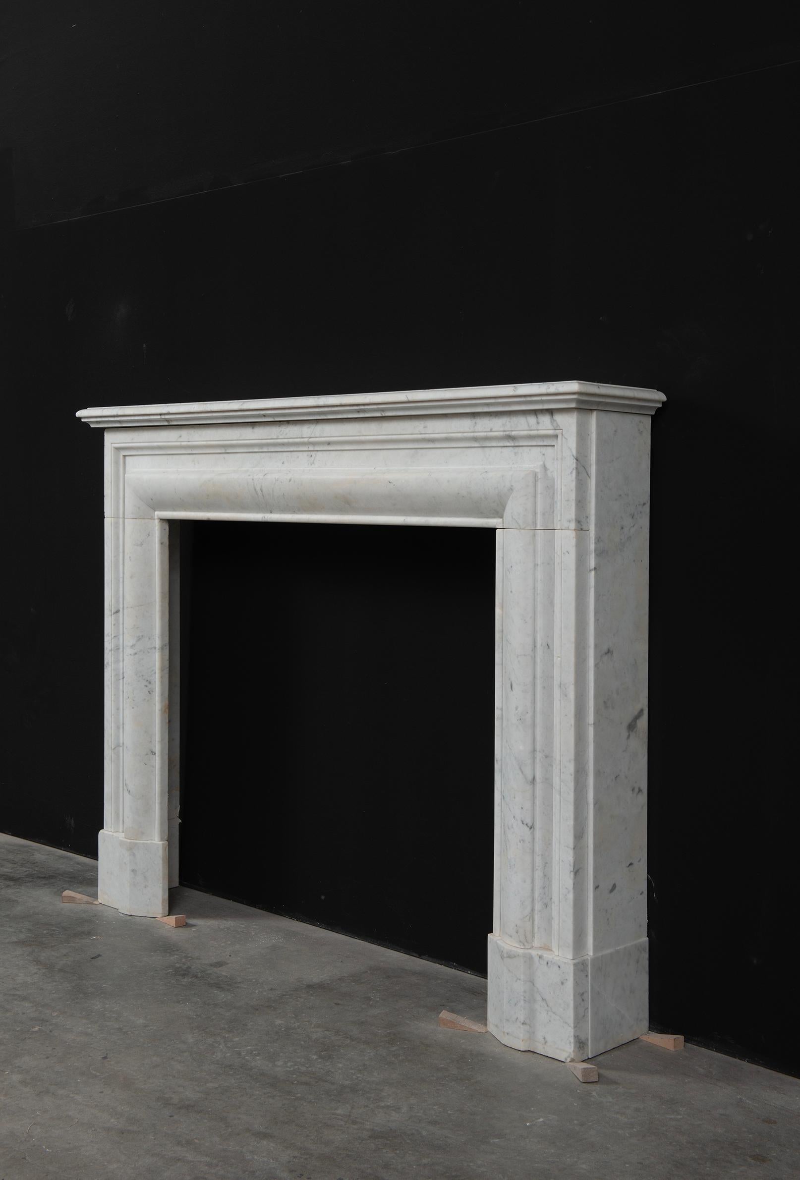 Repisa de chimenea de mármol blanco antiguo en venta 11