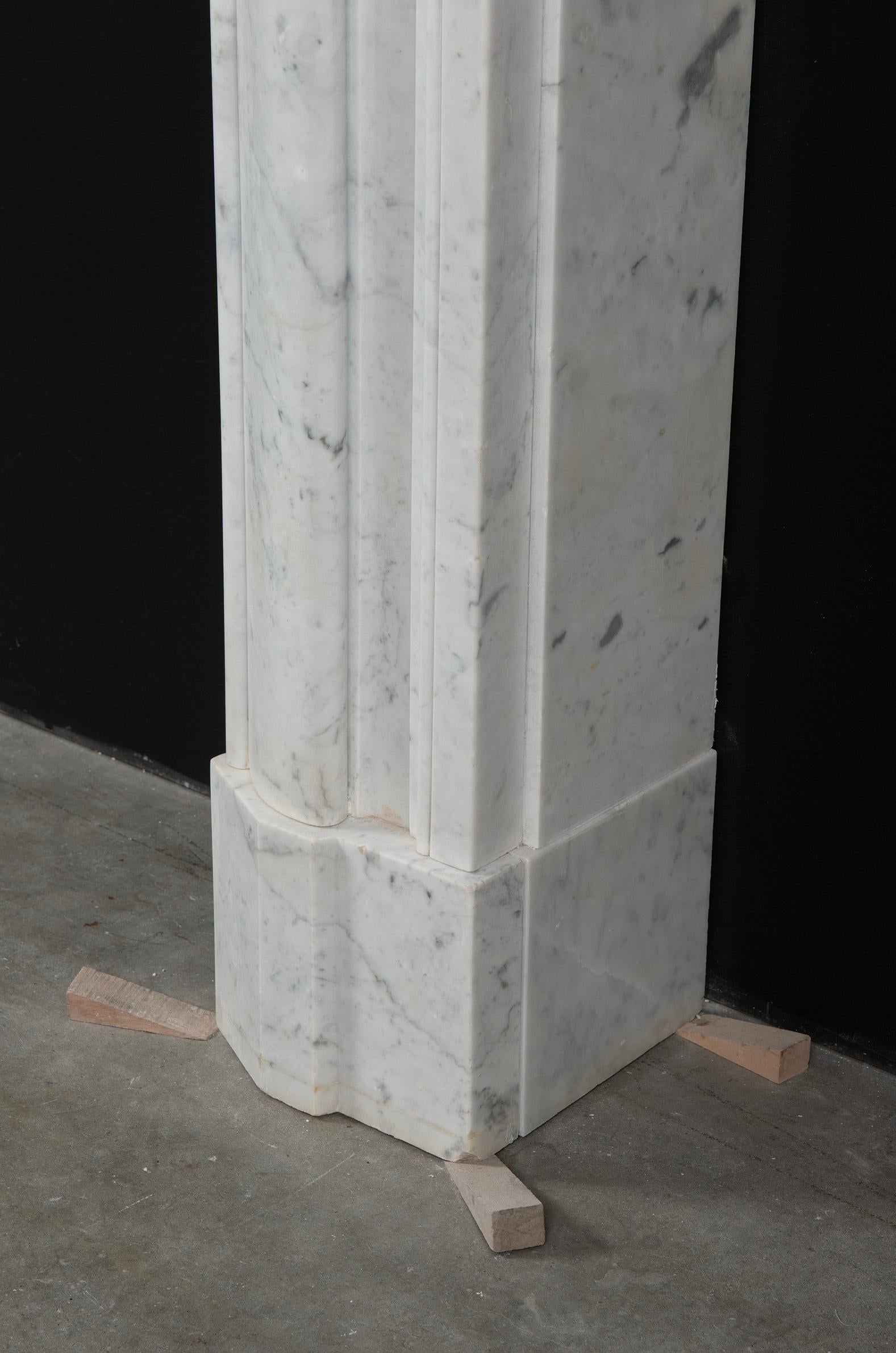 Repisa de chimenea de mármol blanco antiguo en venta 13