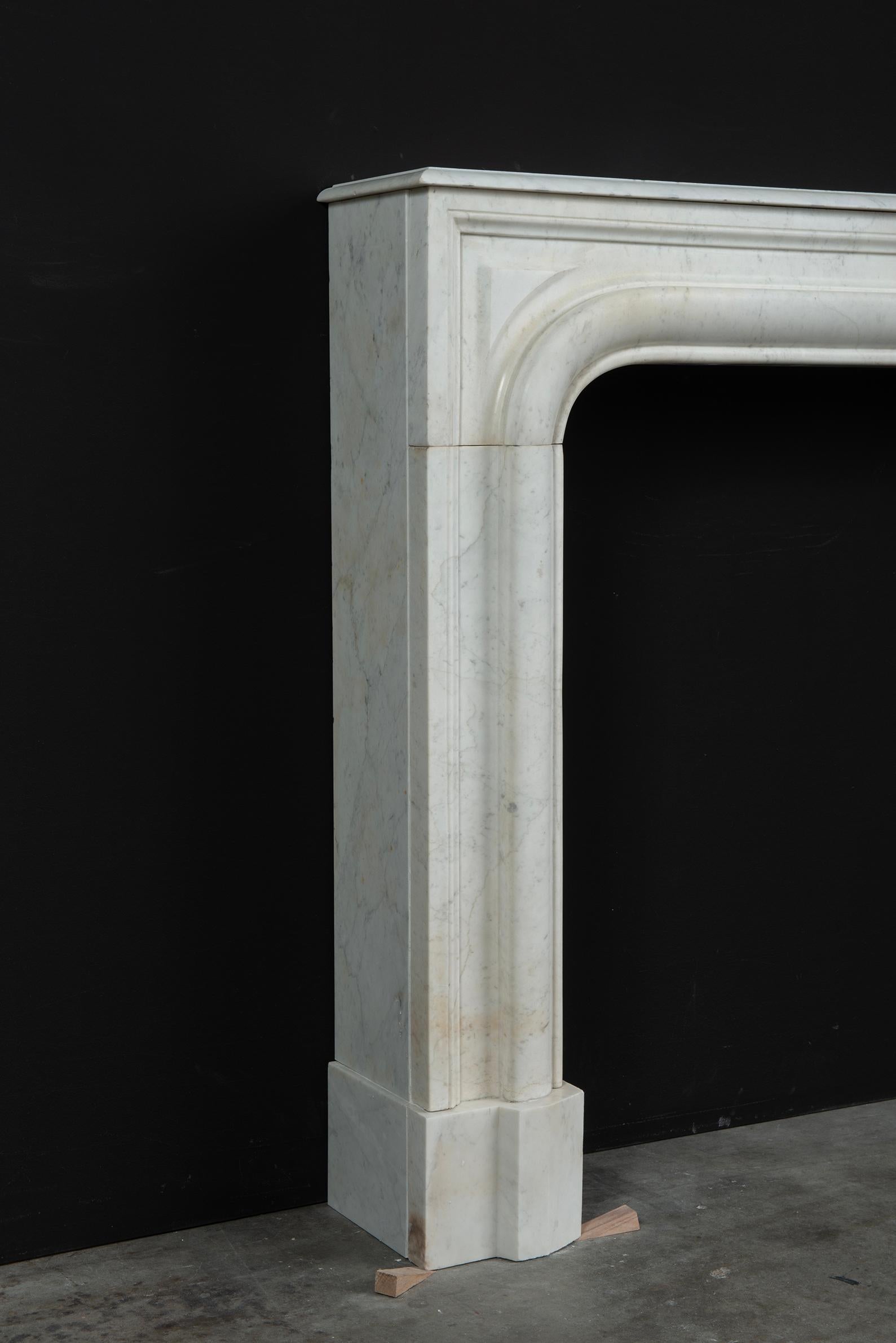 Antique White Marble Fireplace Mantel In Fair Condition In Haarlem, Noord-Holland
