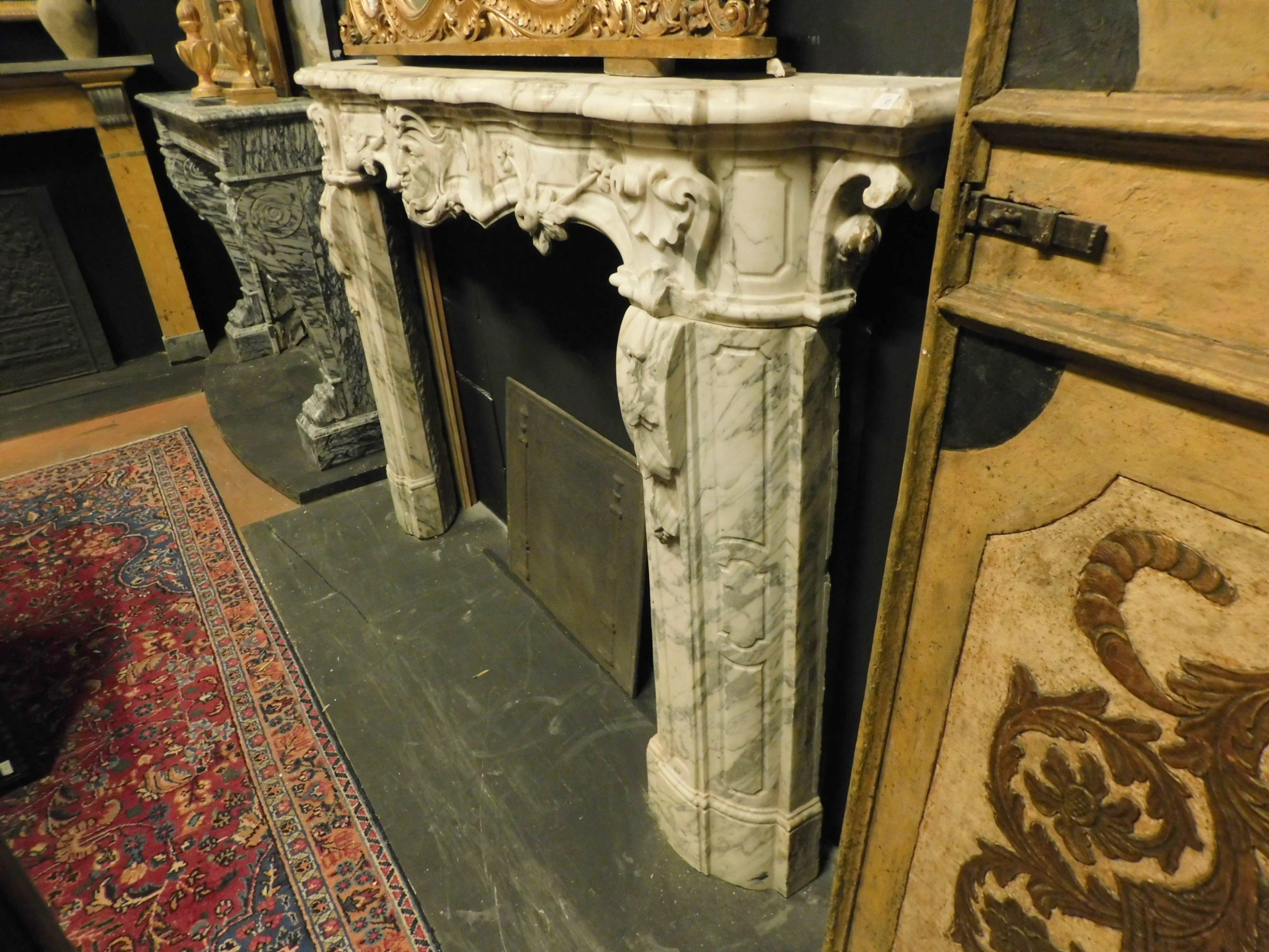 Antique White Marble Fireplace with Mask and Friezes, 18th Century, Italy For Sale 4