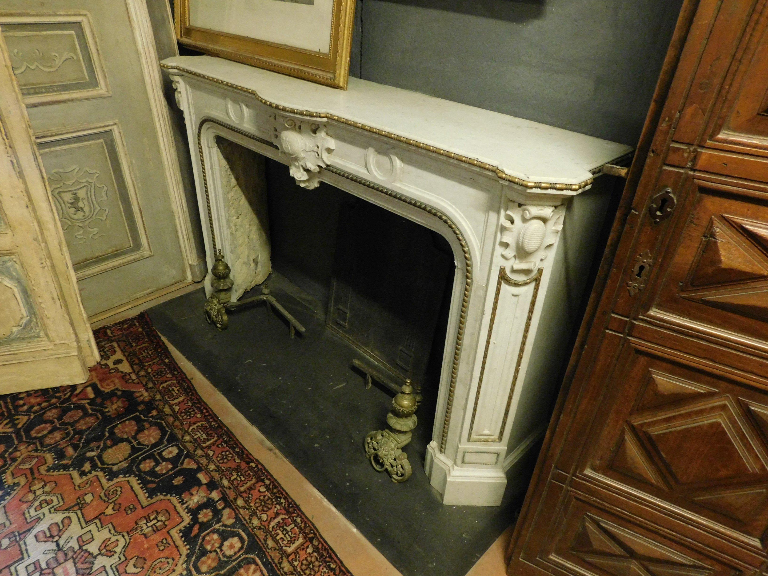 Italian Antique White Marble Mantle Fireplace, Brass Profiles, 19th Century, Italy For Sale