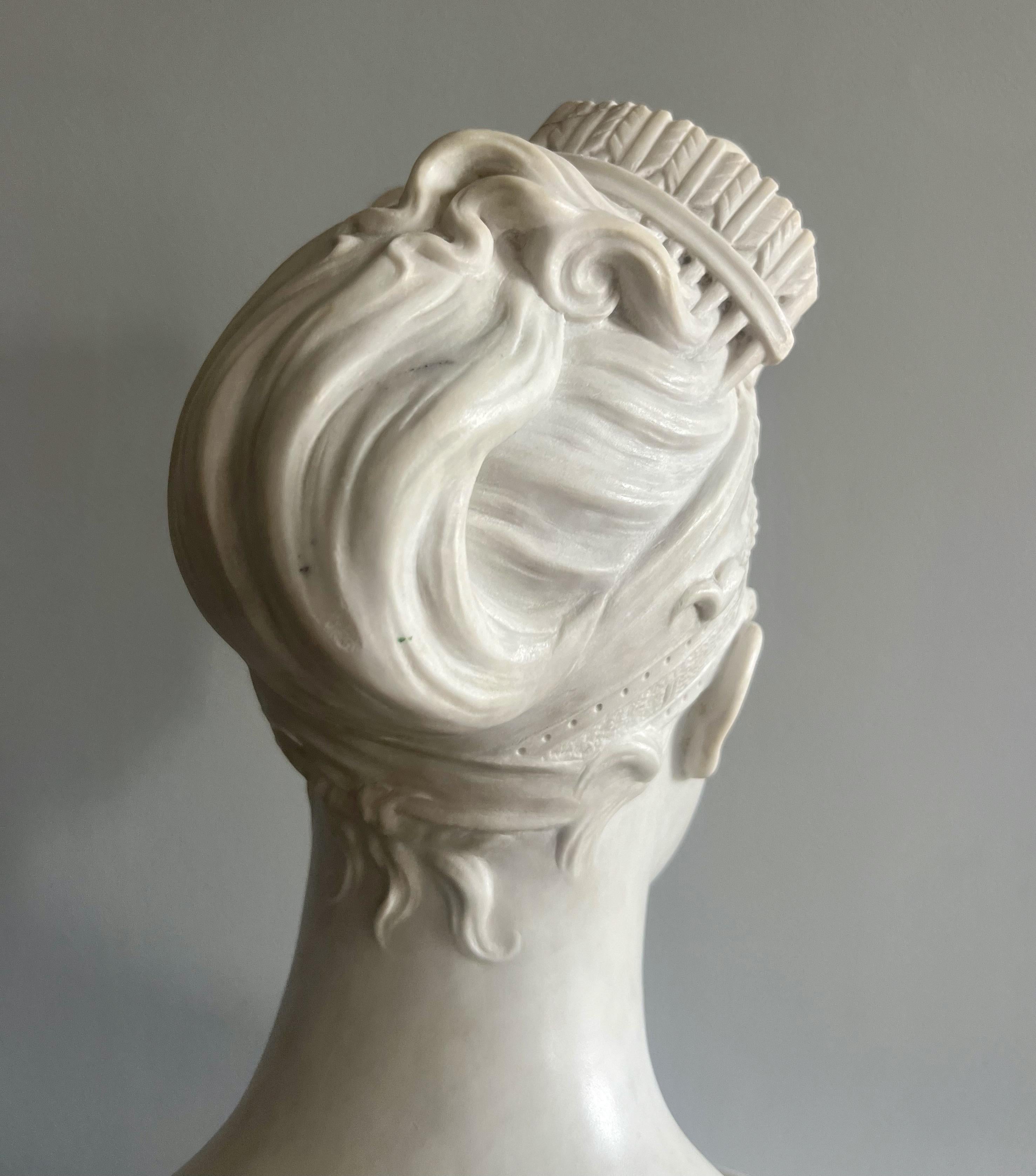 Antique White Marble Sculpture of Madame Recamier  In Good Condition For Sale In Stockholm, SE
