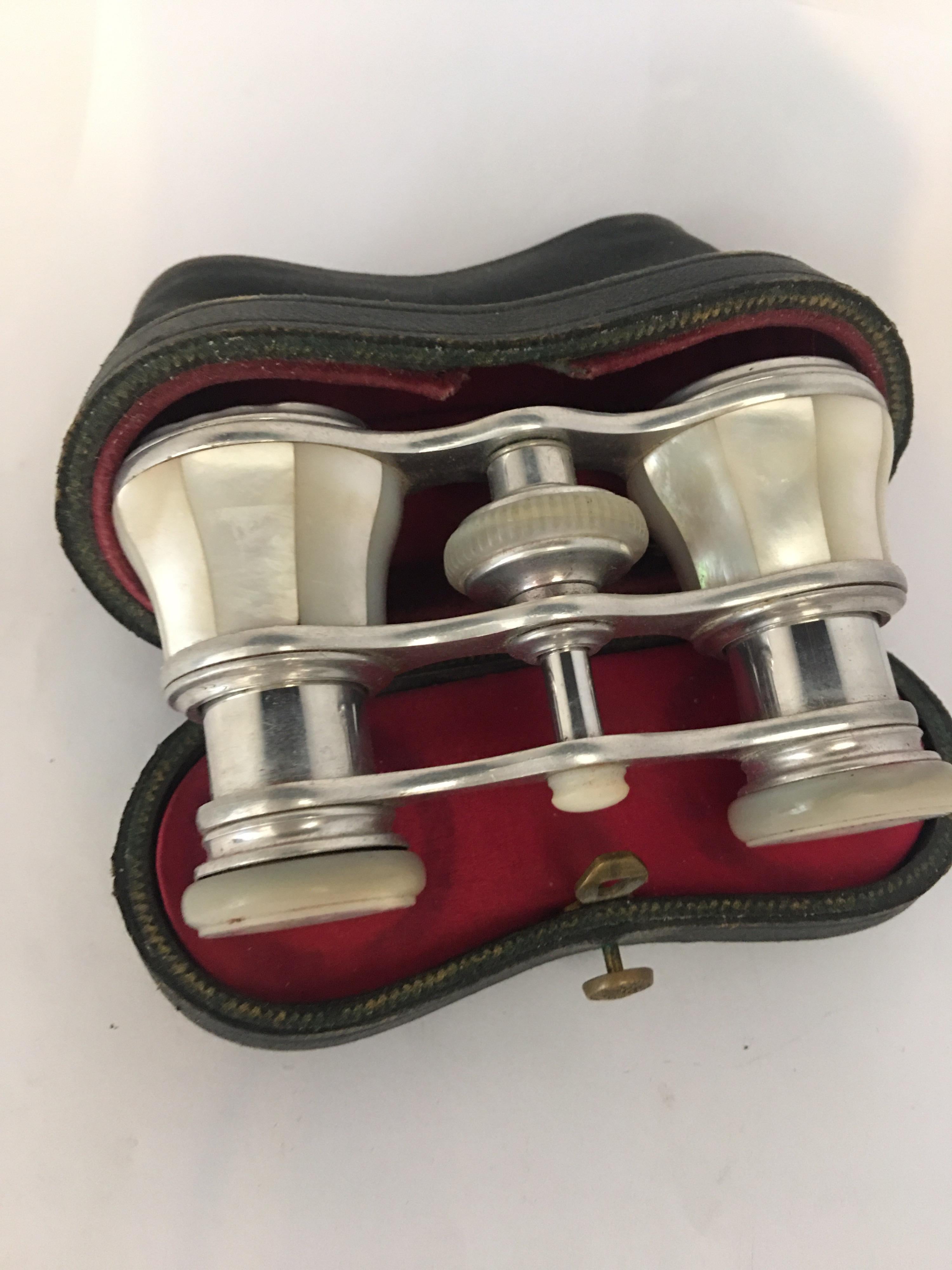 Antique White Metal and Mother of Pearl Opera Glasses In Good Condition For Sale In Carlisle, GB