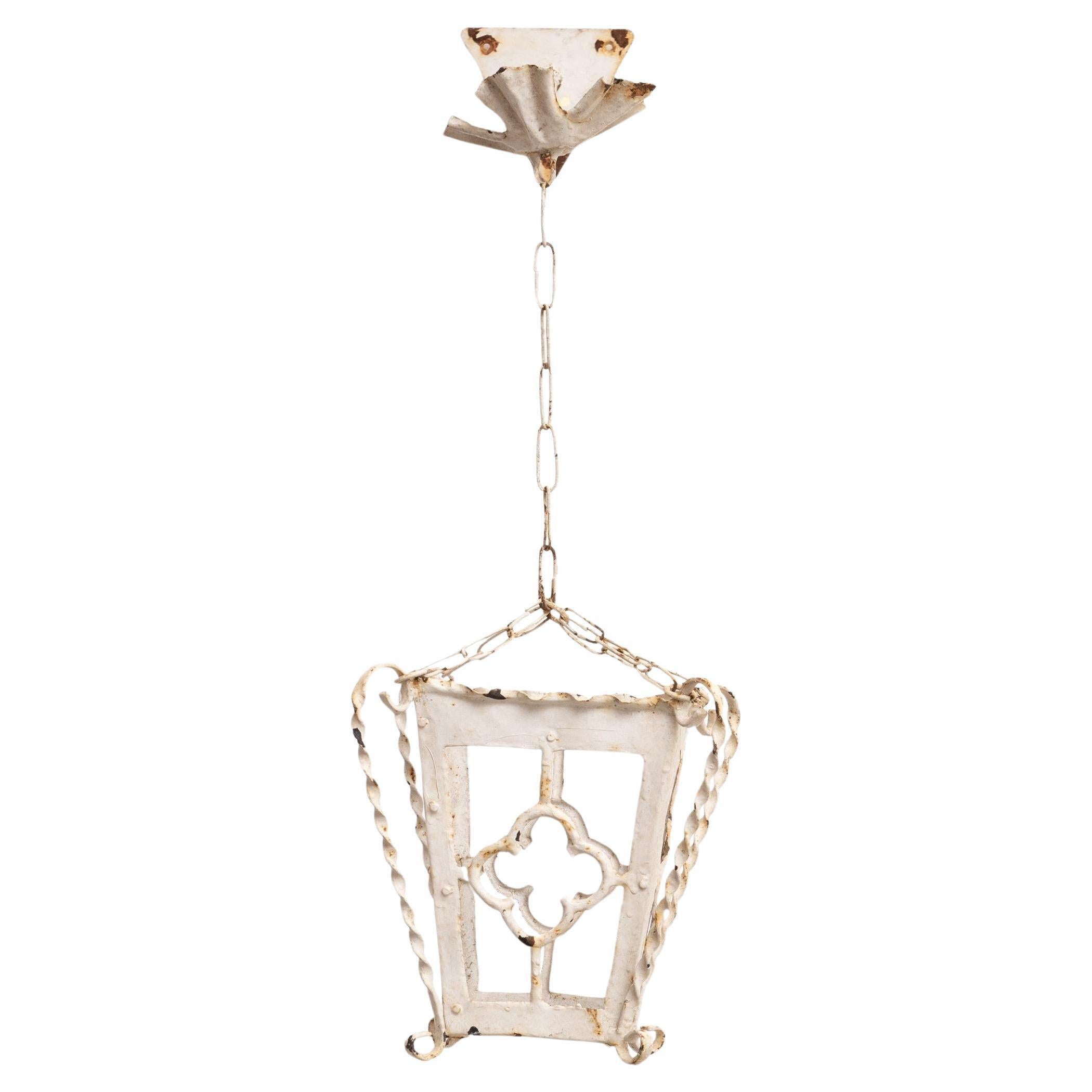 Lámpara de pared de metal blanco antiguo, circa 1940 en venta