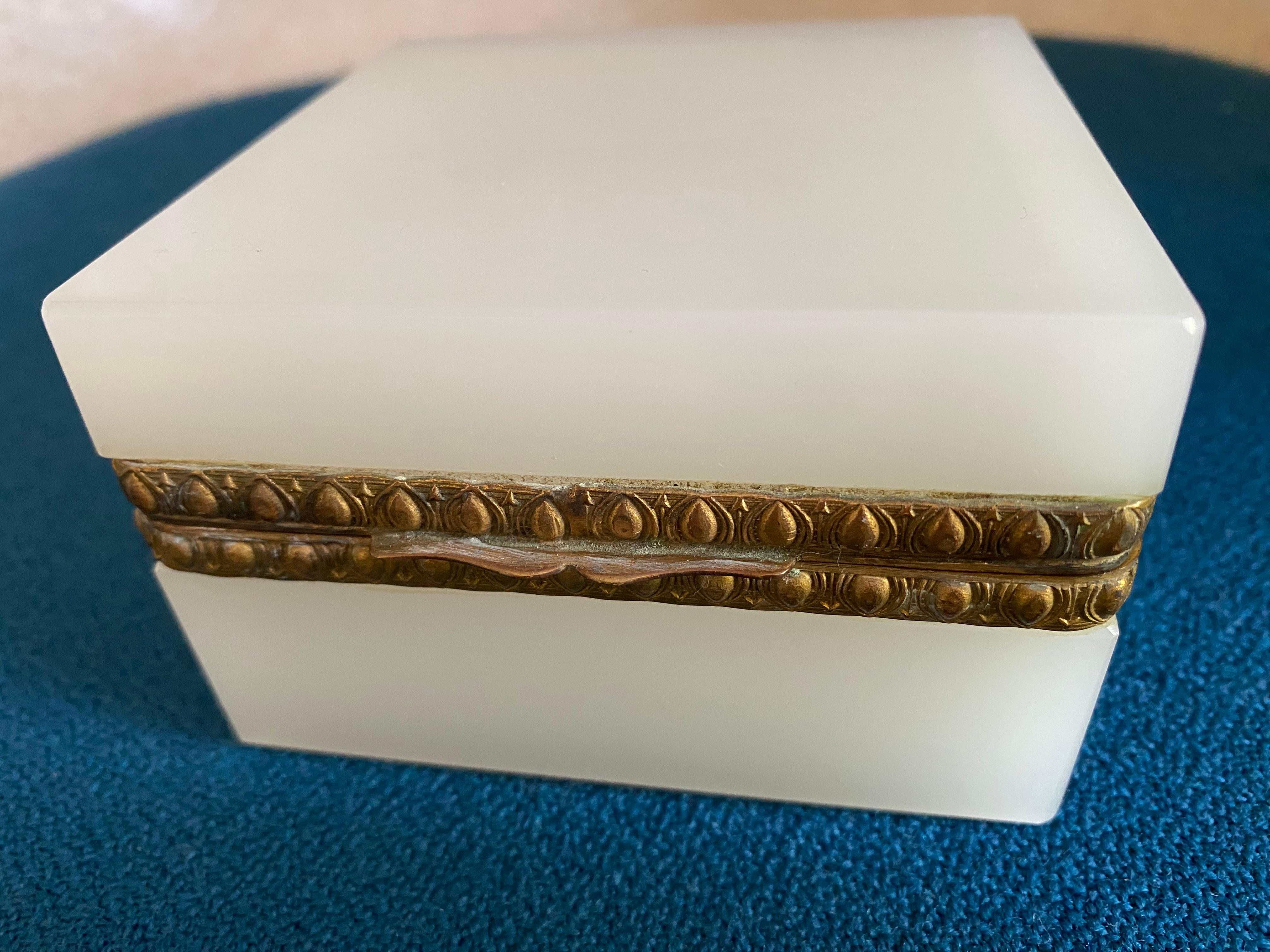 Antique white opaline glass box with beautiful decorated gilt hinge 6