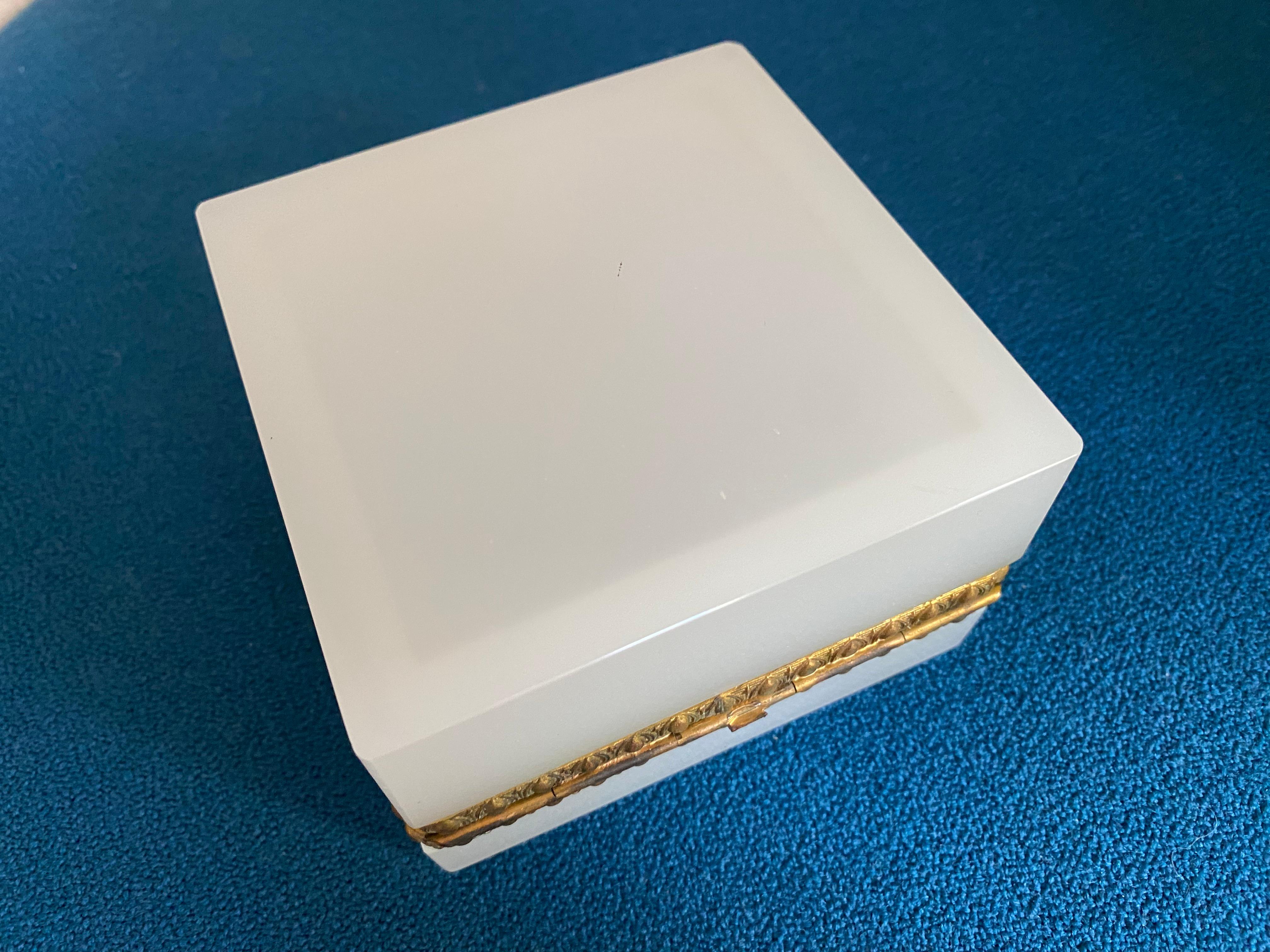 Antique white opaline glass box with beautiful decorated gilt hinge 7