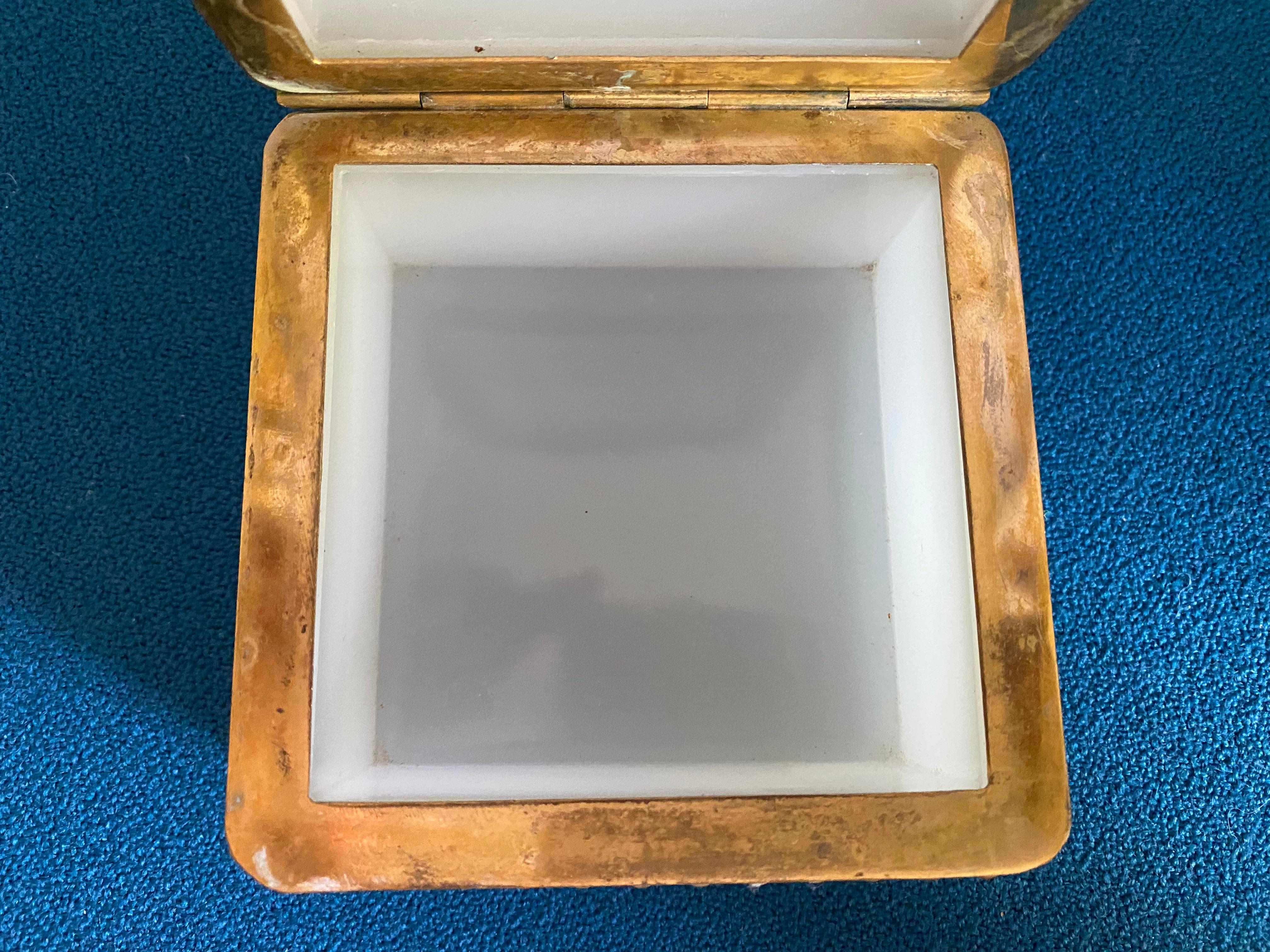 Antique white opaline glass box with beautiful decorated gilt hinge 9