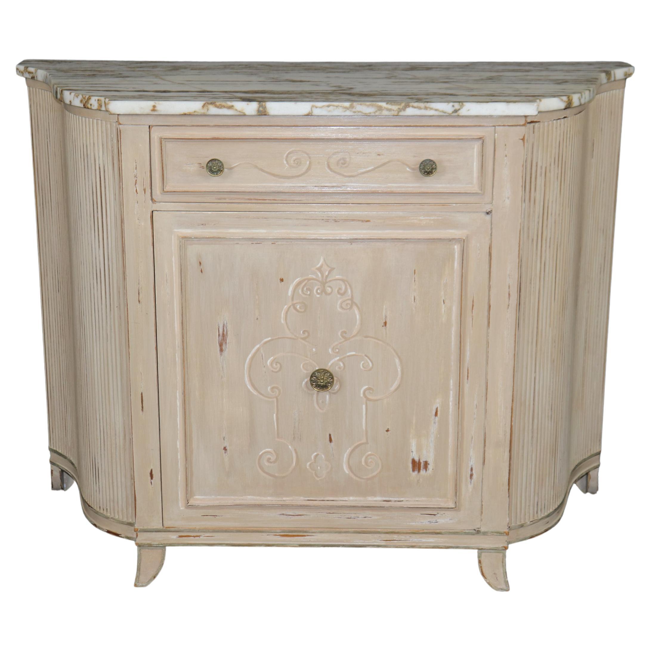 Ancienne commode à une porte de style vénitien peinte en blanc avec dessus en marbre Circa 1950 en vente
