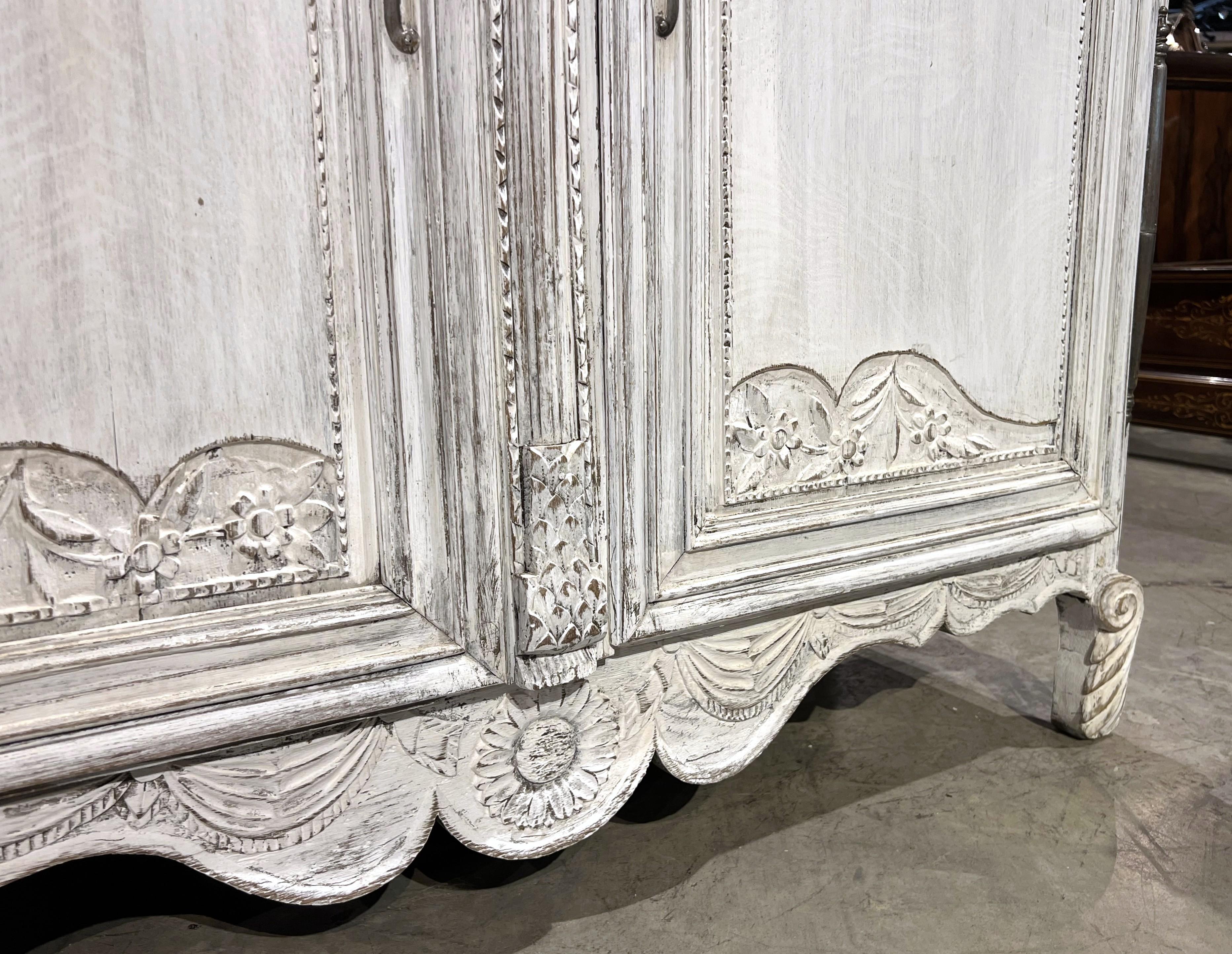 Antiguo Armario de Roble Pintado de Blanco de Normandía, Circa 1880 en venta 3