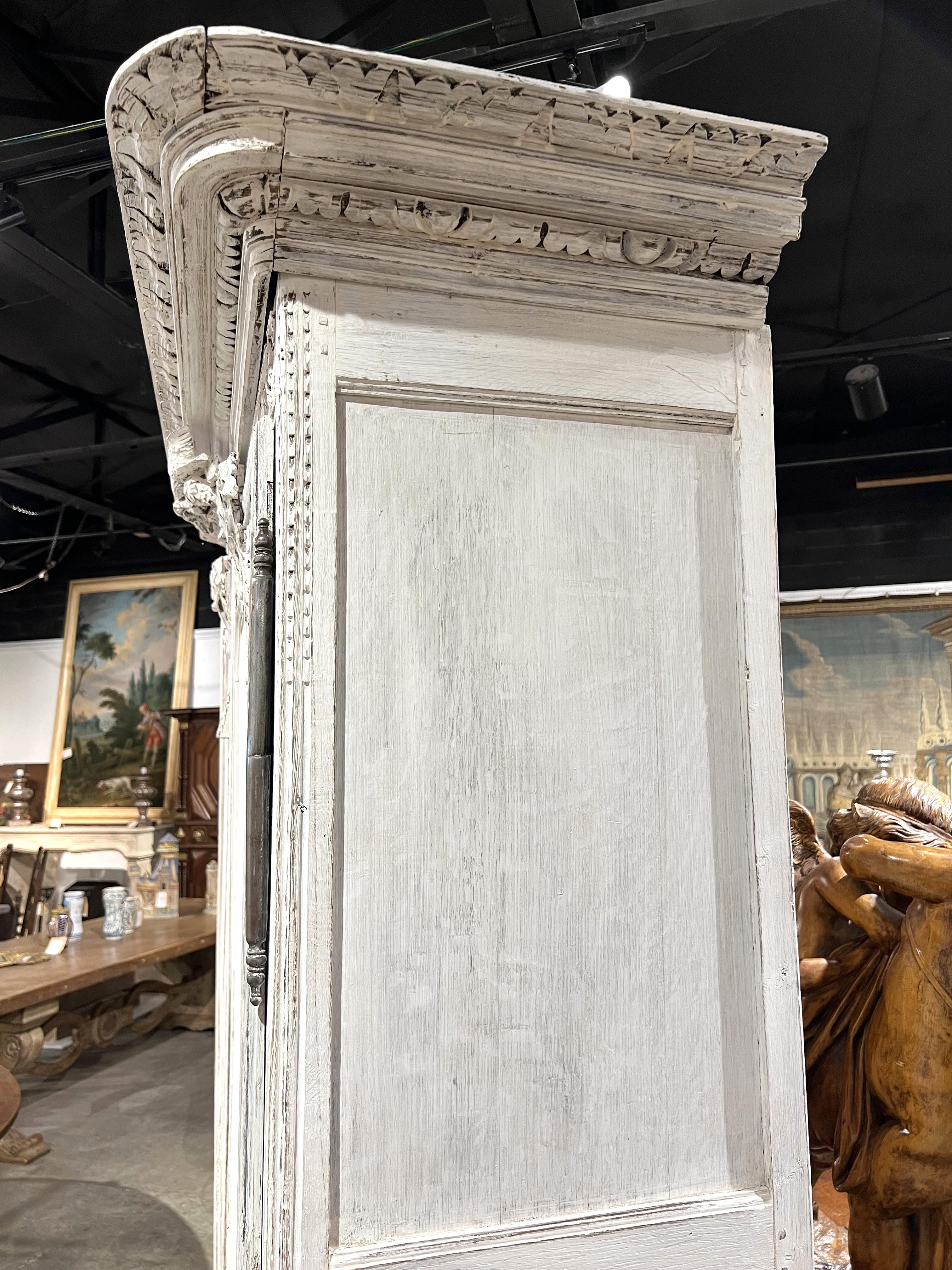 Antiguo Armario de Roble Pintado de Blanco de Normandía, Circa 1880 en venta 6