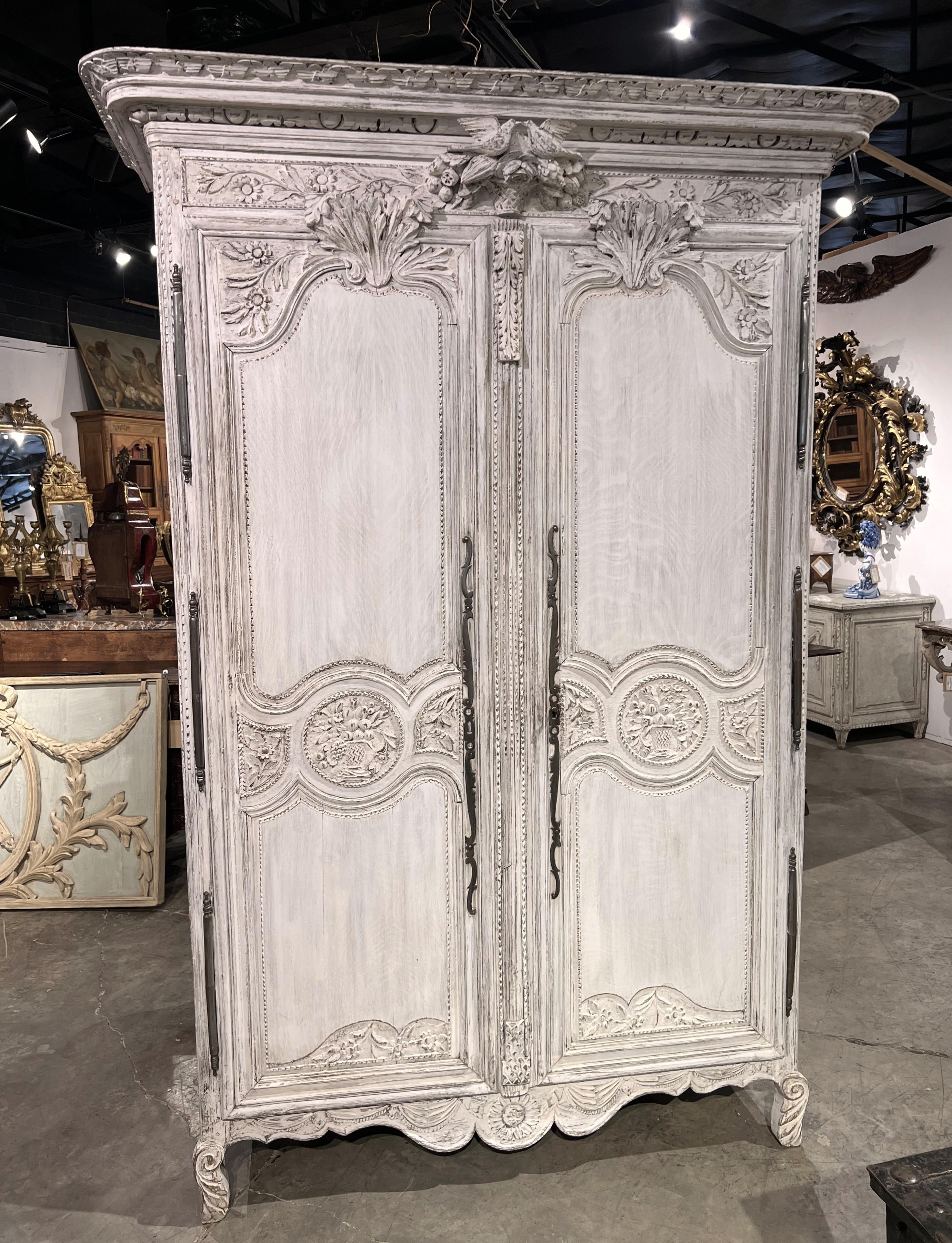 Antiguo Armario de Roble Pintado de Blanco de Normandía, Circa 1880 en venta 8