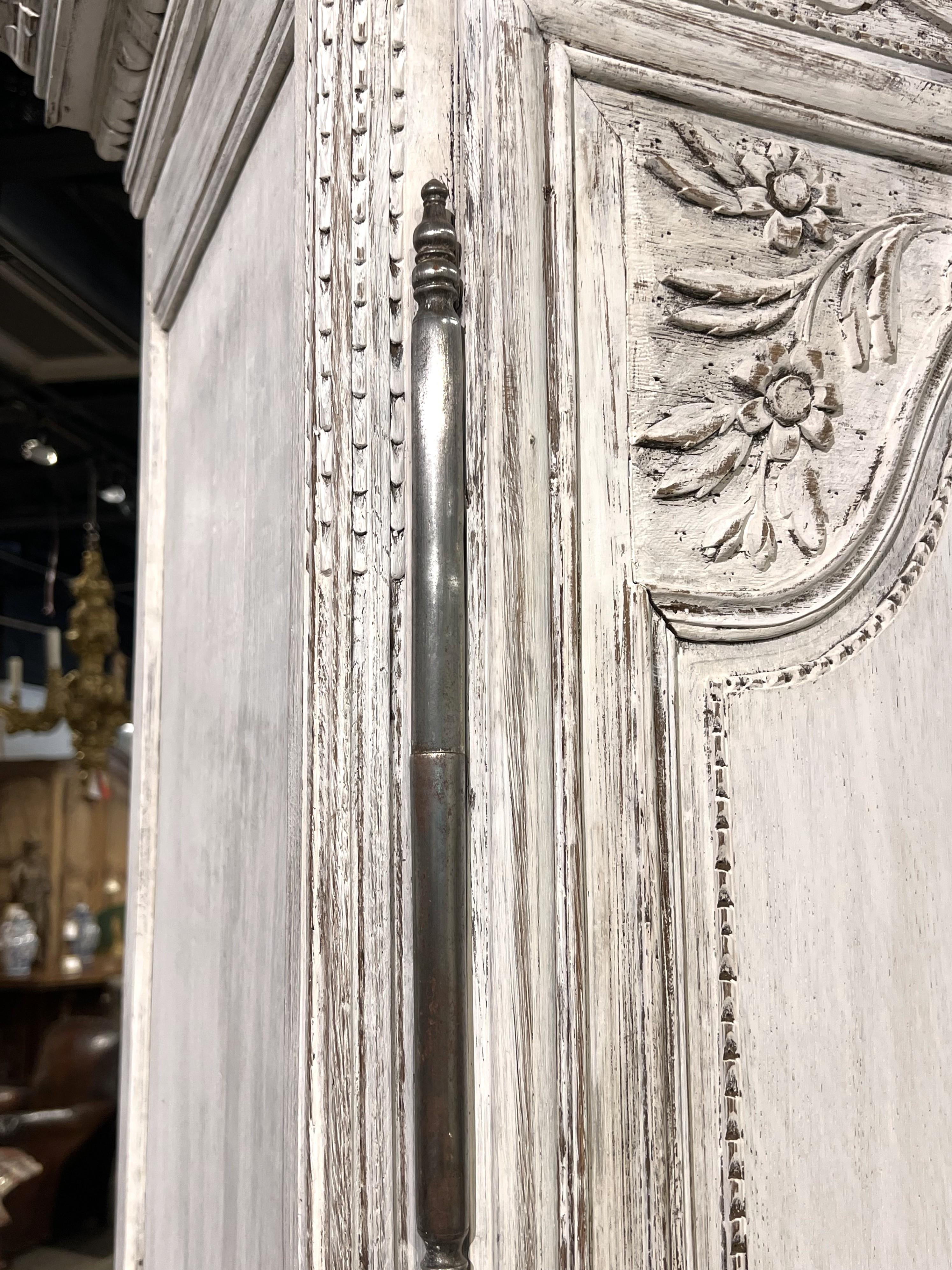 Antiguo Armario de Roble Pintado de Blanco de Normandía, Circa 1880 en venta 10