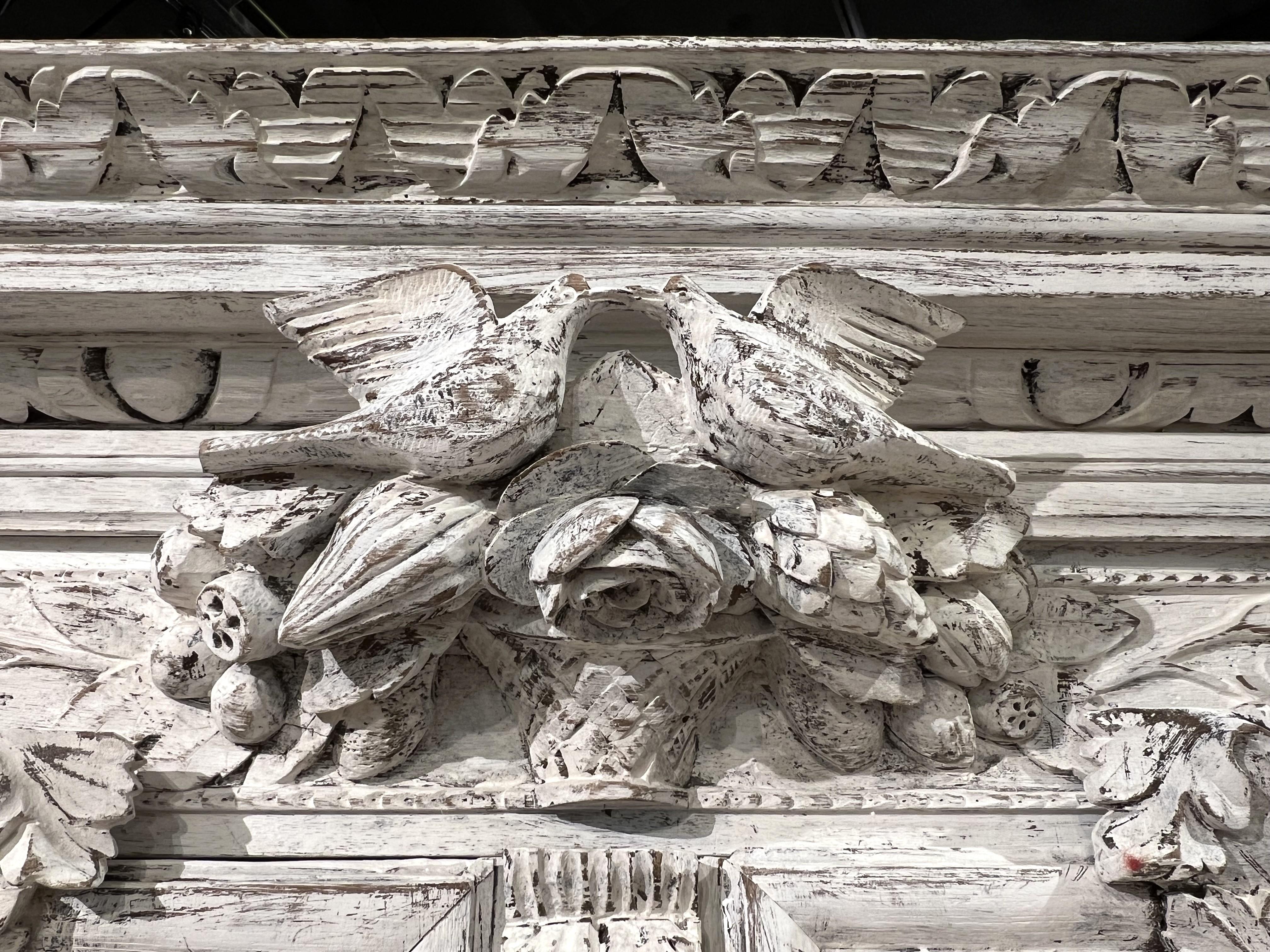 Antiguo Armario de Roble Pintado de Blanco de Normandía, Circa 1880 en Bueno estado para la venta en Dallas, TX