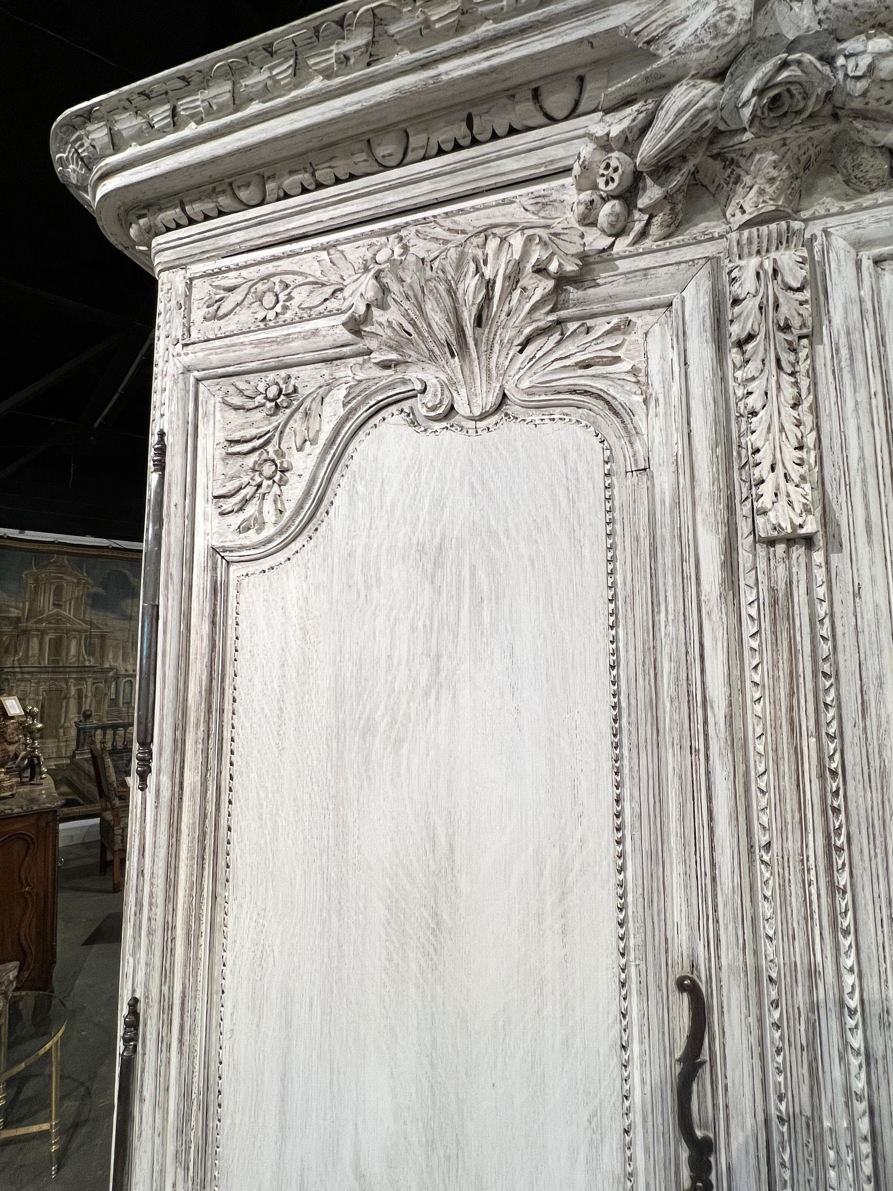 Antiguo Armario de Roble Pintado de Blanco de Normandía, Circa 1880 siglo XIX en venta
