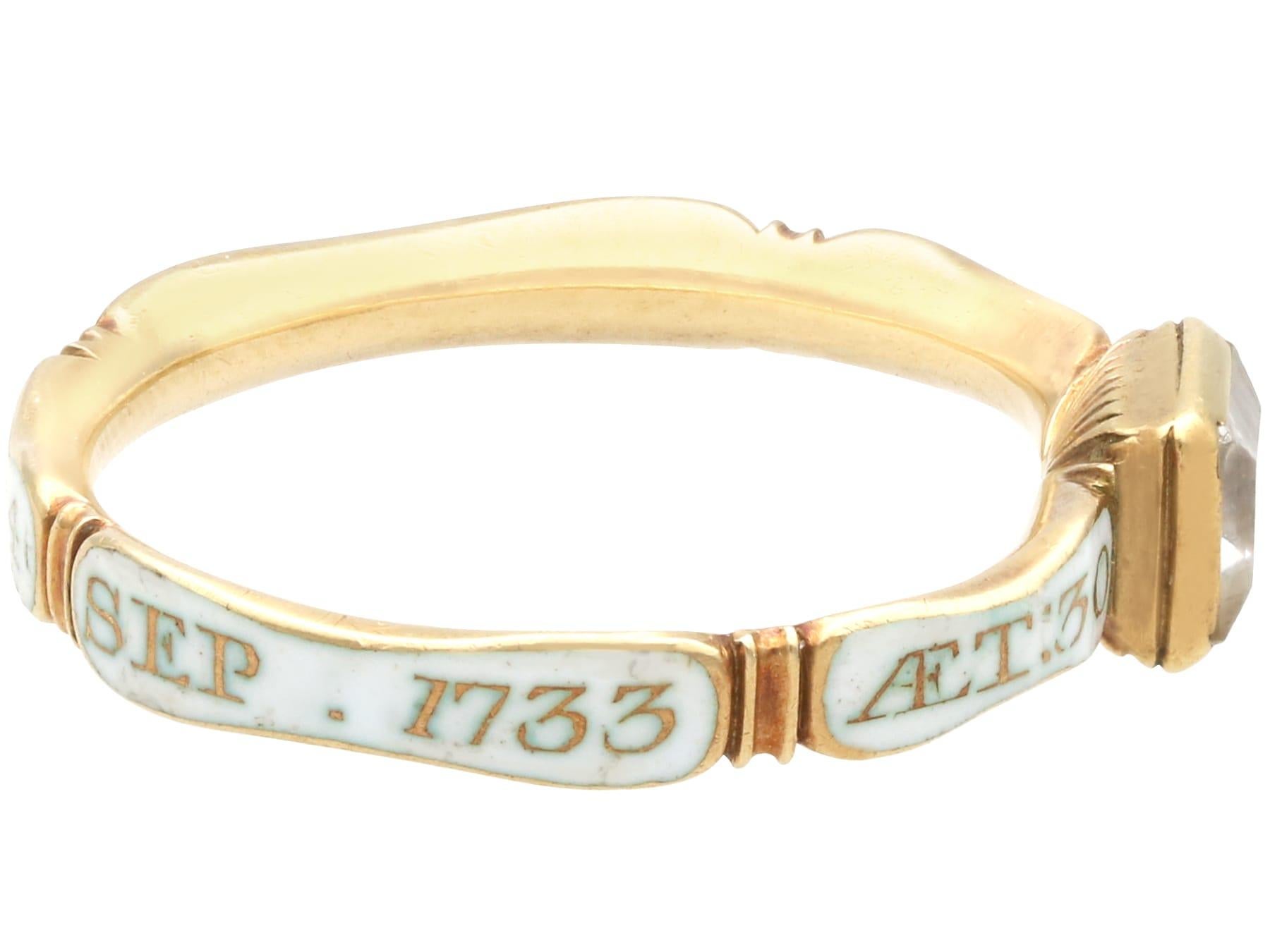 Antico anello di lutto in pasta bianca, smalto e oro giallo 18k CIRCA 1733 in vendita 2