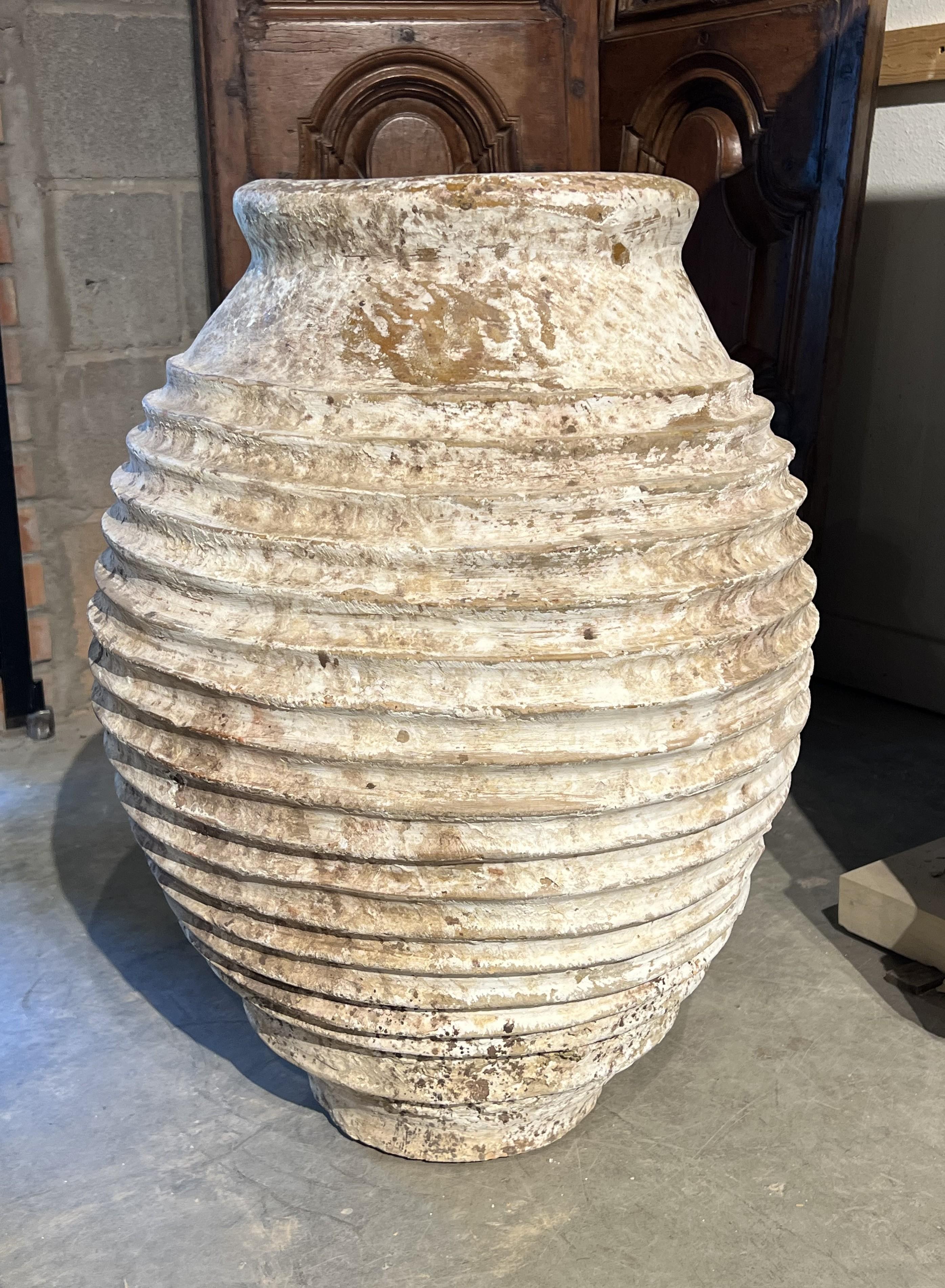 Antigua maceta de terracota patinada blanca de Grecia siglo XIX en venta