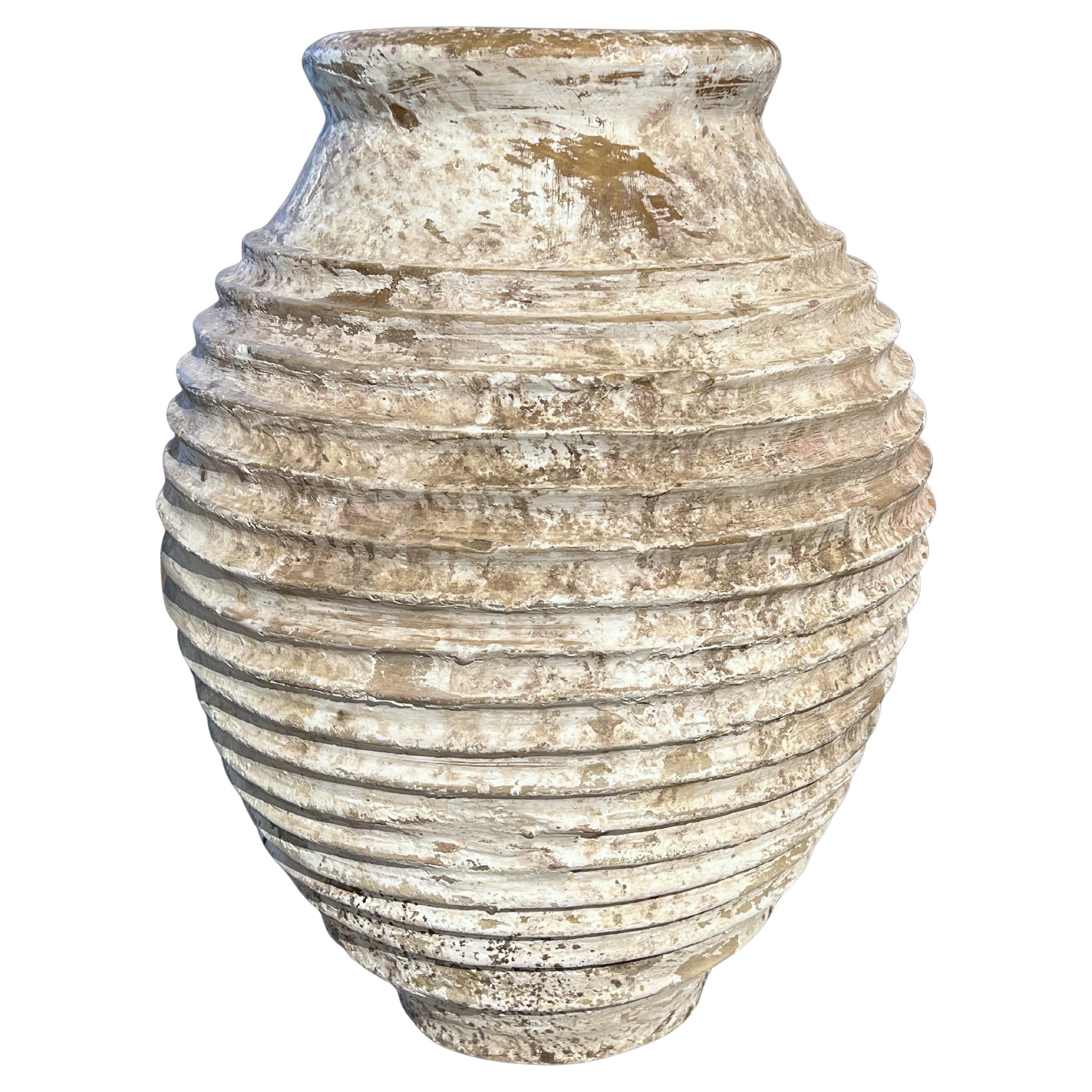 Antigua maceta de terracota patinada blanca de Grecia en venta