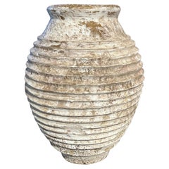 Ancien pot à grains en terre cuite patinée blanche de Grèce