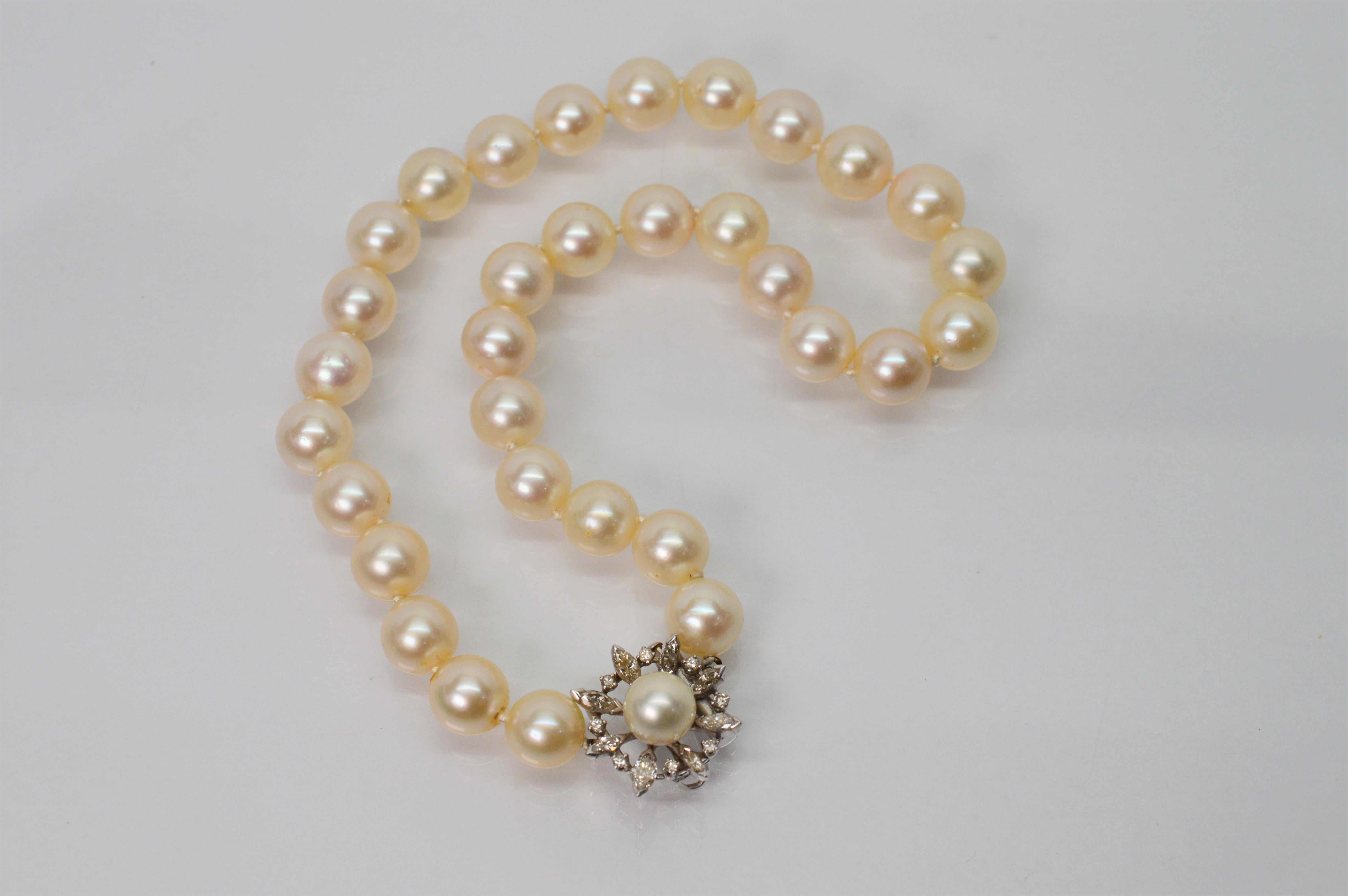 Antiker weißer Perlen-Choker mit Diamant-Platin-Perlen-Verschluss Damen im Angebot