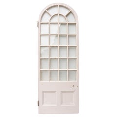 Antike Tür aus weißem Kiefernholz, gewölbt und verglast
