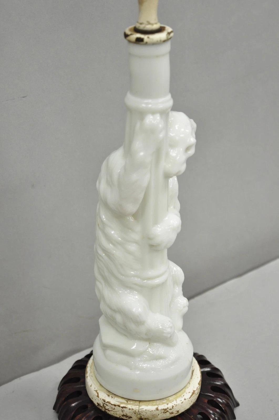 Antica lampada da tavolo con orso polare e palo della lampada in vetro figurato con bottiglia decanter in vendita 5