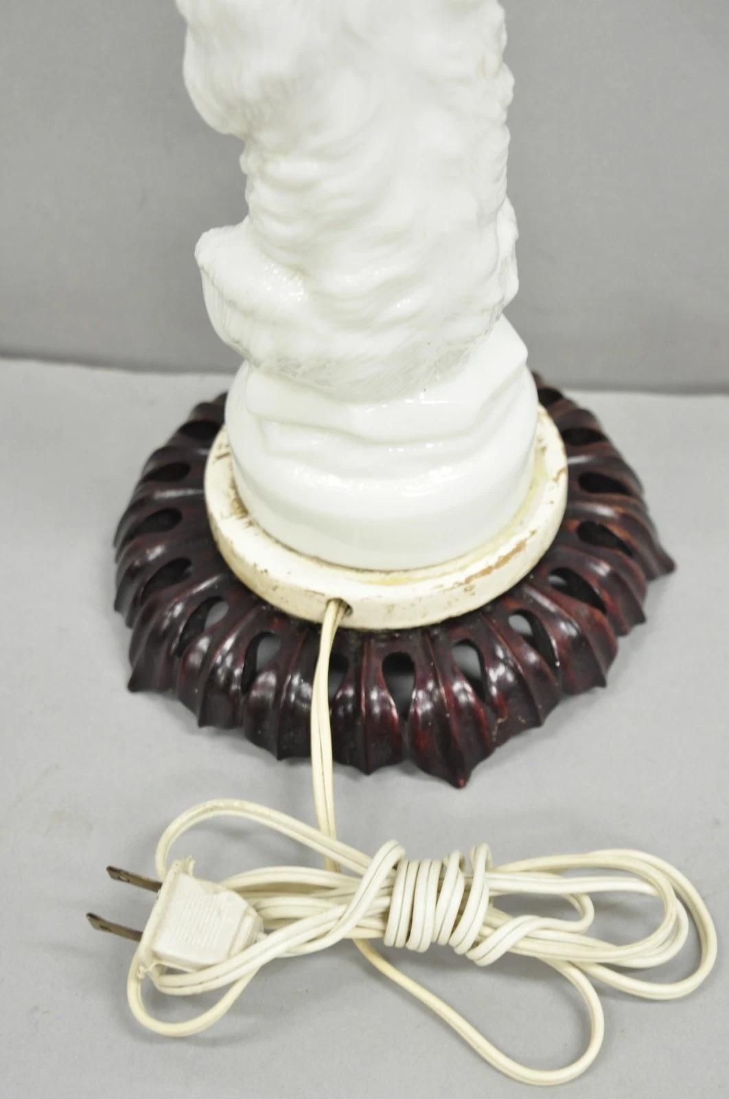 Antica lampada da tavolo con orso polare e palo della lampada in vetro figurato con bottiglia decanter in vendita 2