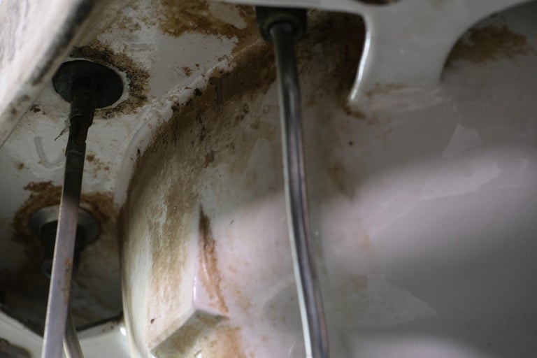 Antique White Porcelain Peg Leg Pedestal Sink For Sale at 1stDibs peg