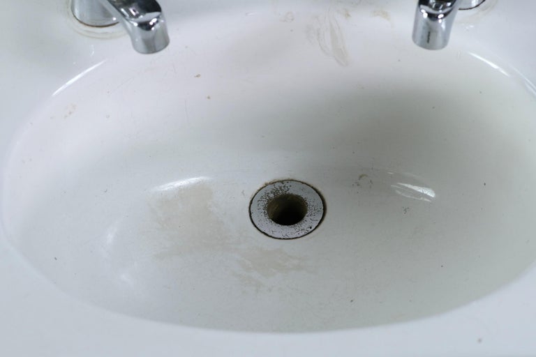 Antique White Porcelain Peg Leg Pedestal Sink For Sale at 1stDibs peg