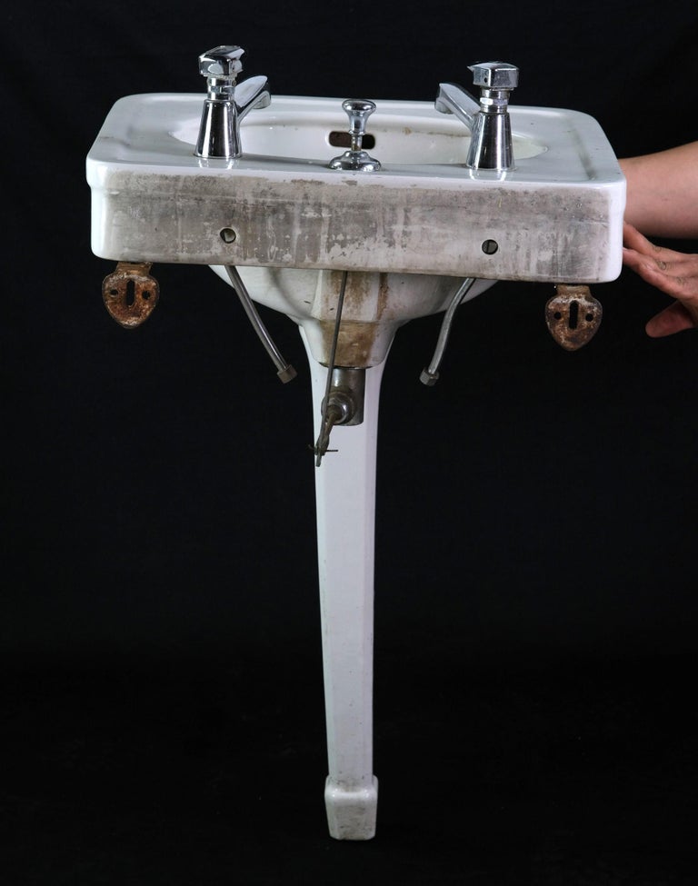 Antique White Porcelain Peg Leg Pedestal Sink For Sale at 1stDibs peg