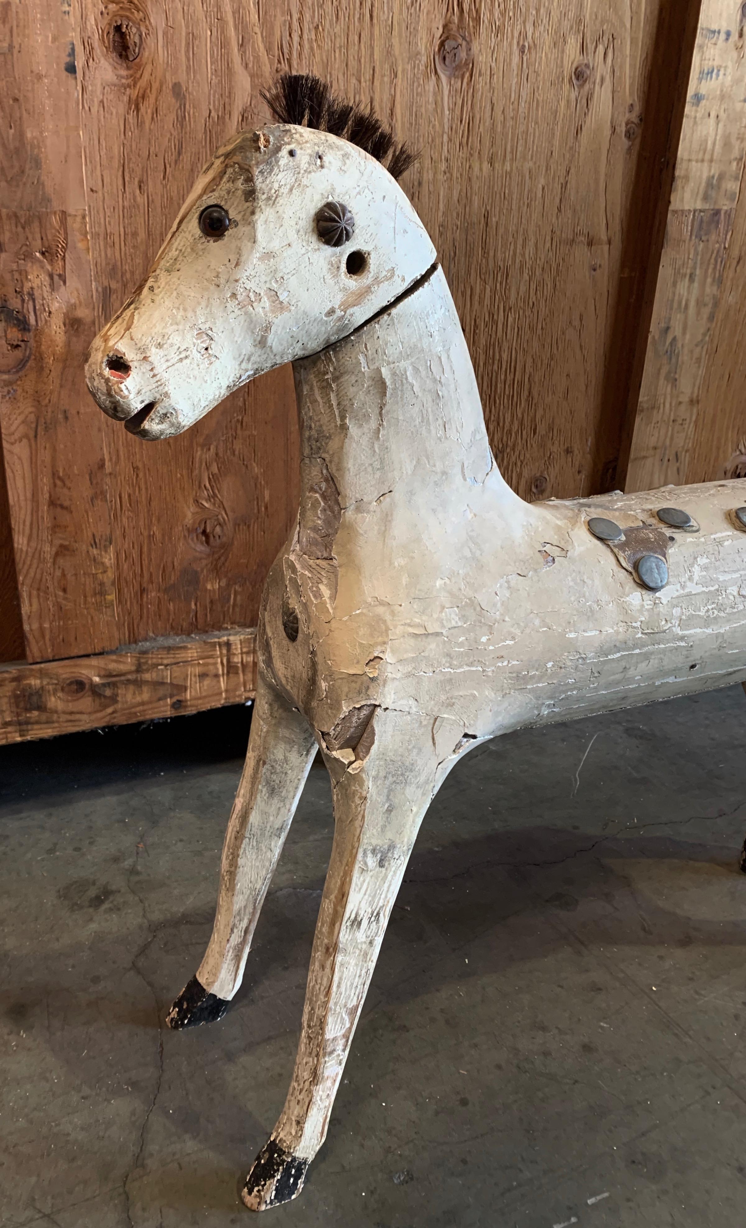 Antikes weißes hölzernes Pferd im Zustand „Gut“ im Angebot in West Hollywood, CA
