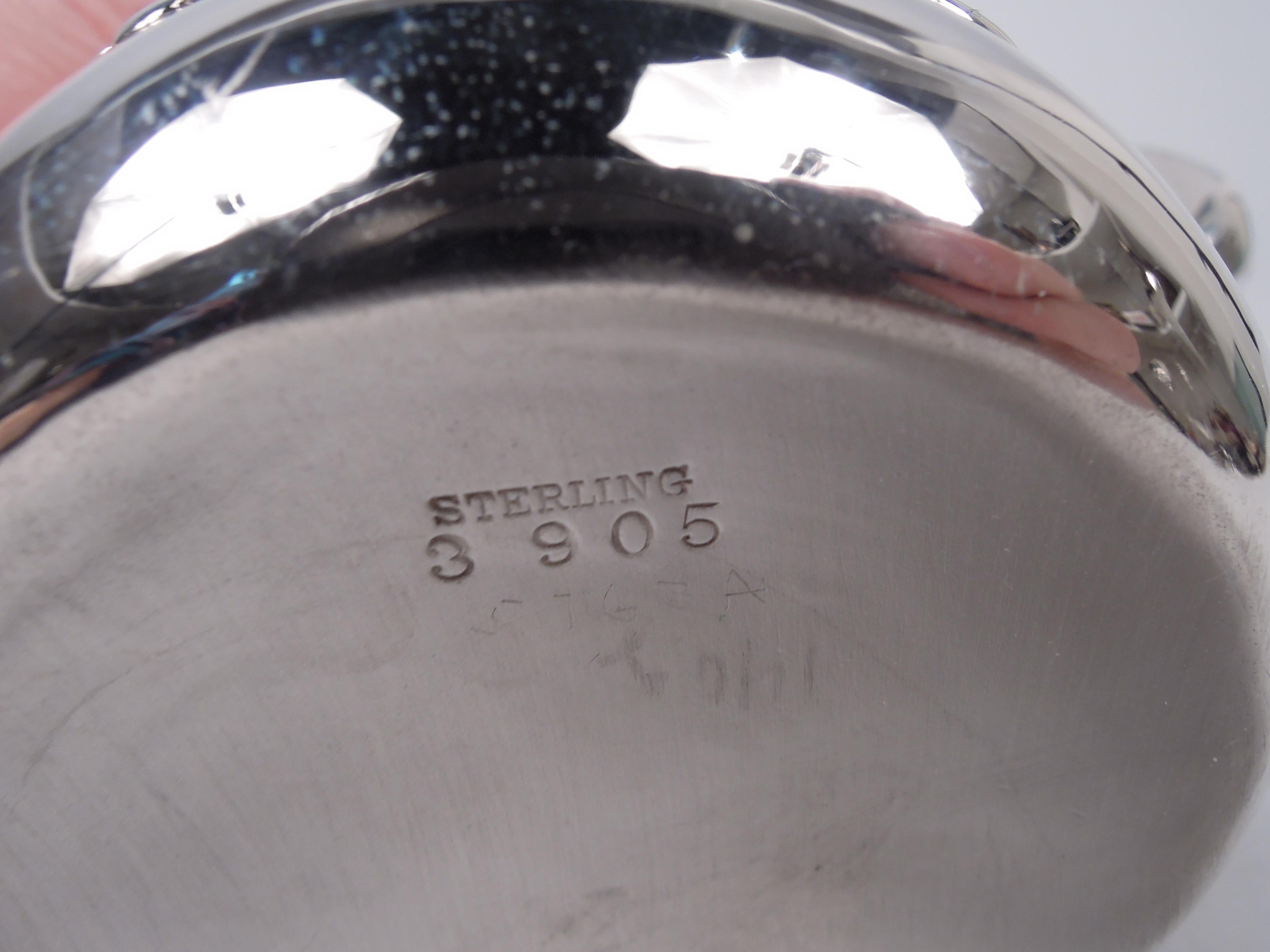 20ième siècle Antique Whiting Edwardian Classical Sterling Silver Baby Cup (tasse à bébé en argent) en vente