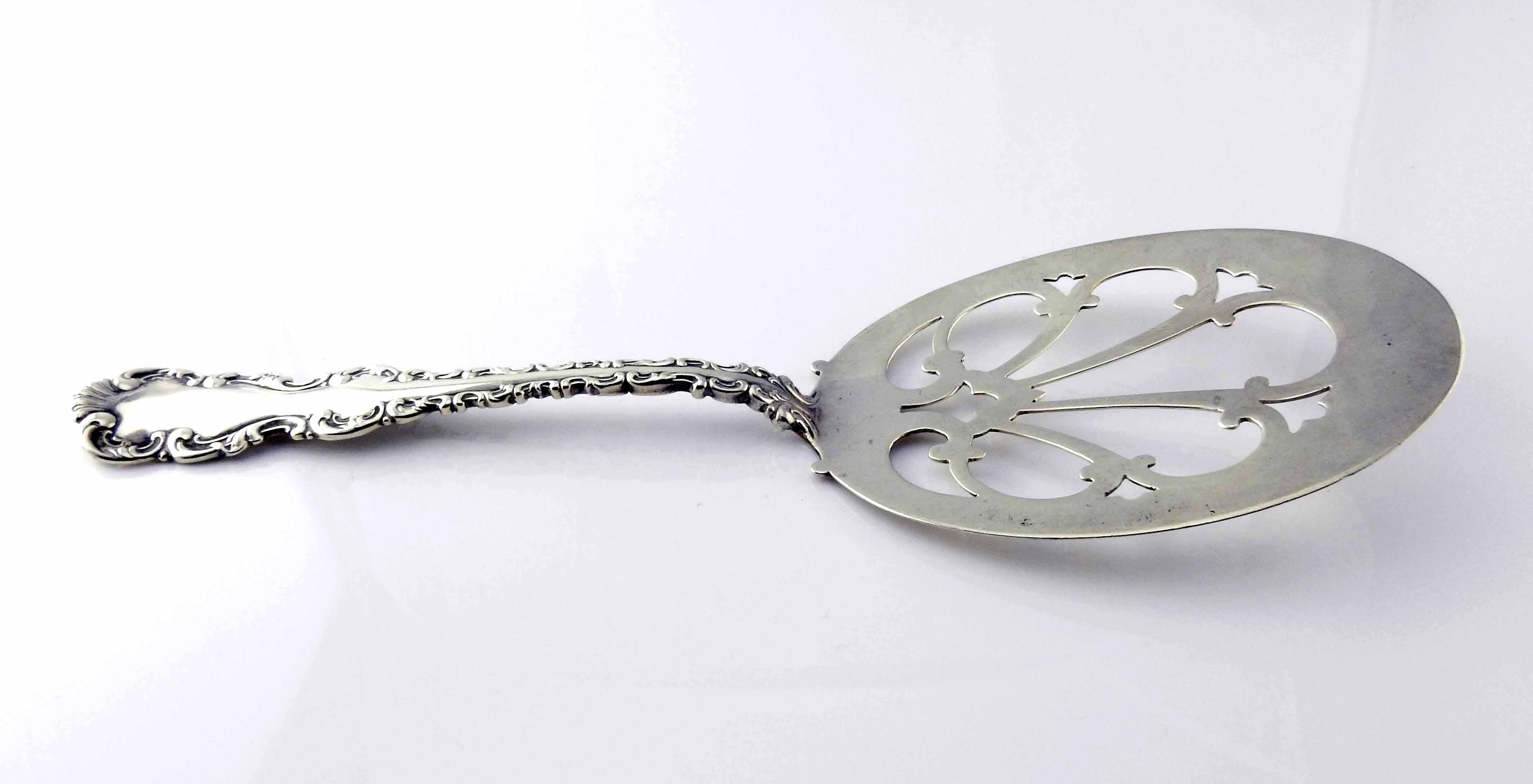Women's Antique Whiting Manufacturing Co Ster Silv Louis XV Pierced Egg Server #4387 For Sale